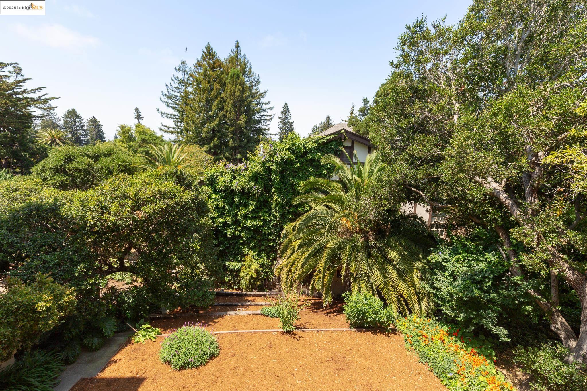 Detail Gallery Image 28 of 29 For 30 Domingo Ave #2,  Berkeley,  CA 94705-0000 - 2 Beds | 2 Baths