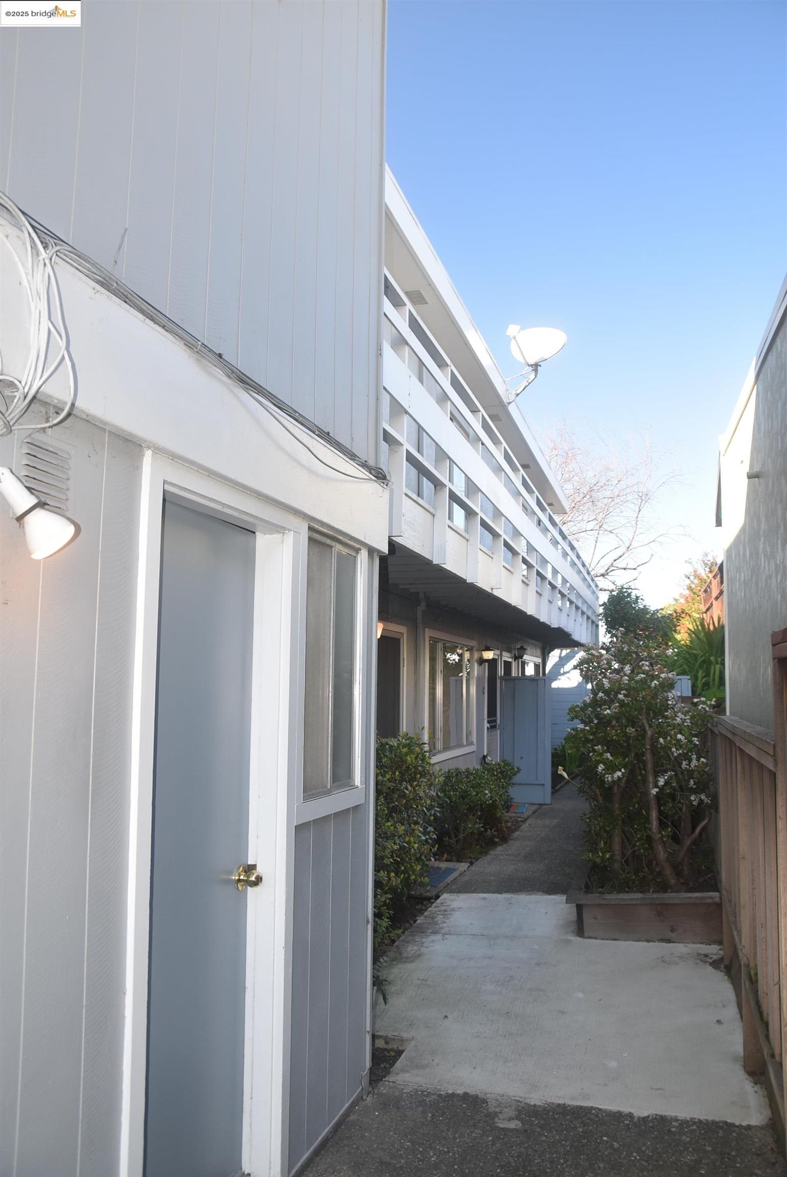 Detail Gallery Image 5 of 24 For 4327 Montgomery Street, Oakland,  CA 94611 - – Beds | – Baths