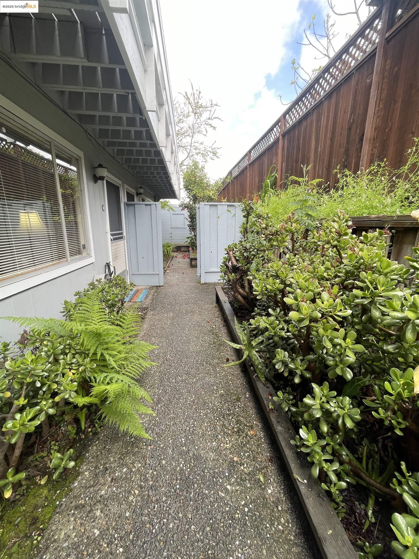 Detail Gallery Image 7 of 24 For 4327 Montgomery Street, Oakland,  CA 94611 - – Beds | – Baths