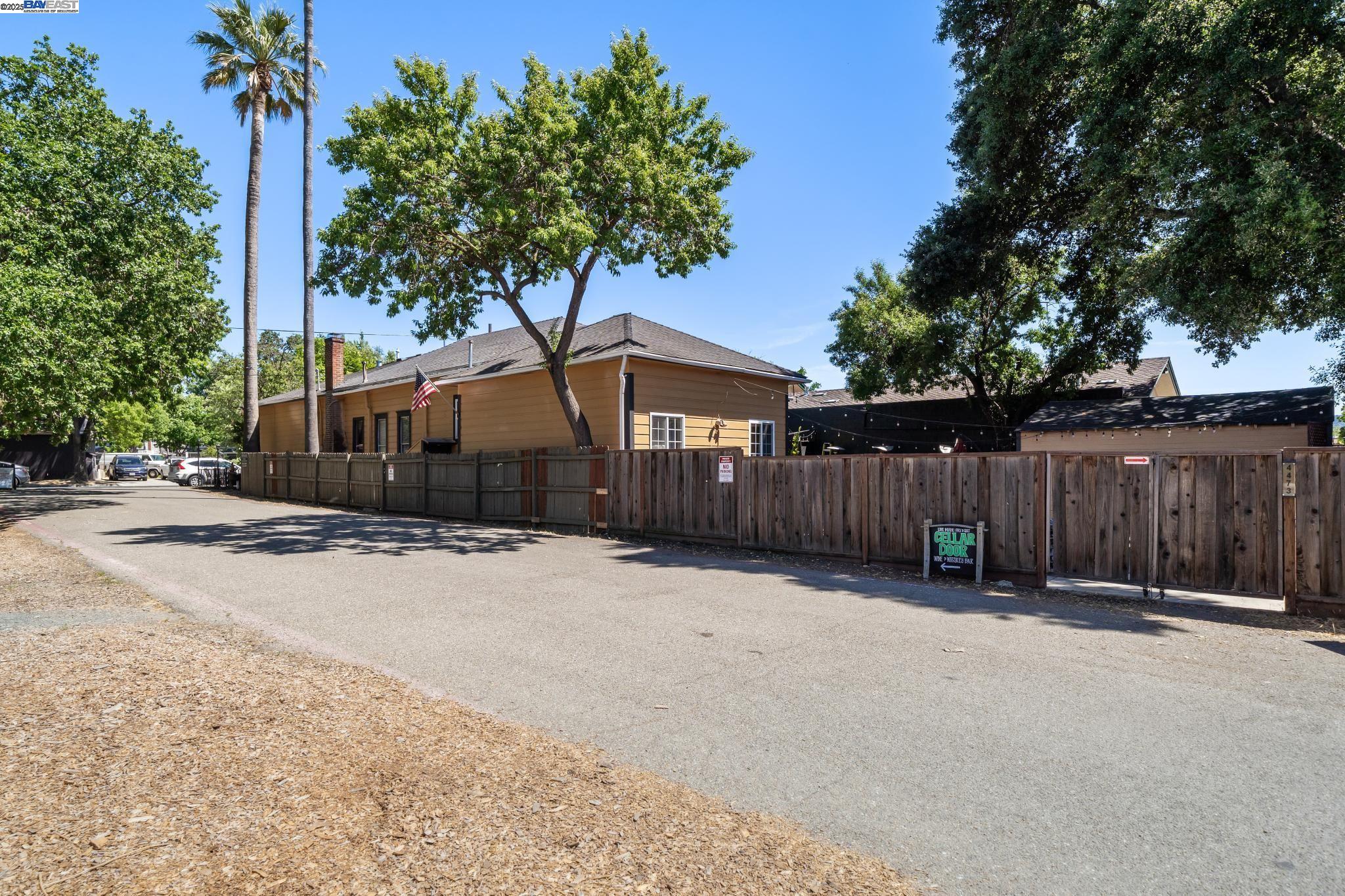 Detail Gallery Image 4 of 44 For 4473 Railroad Ave, Pleasanton,  CA 94566-6613 - – Beds | – Baths