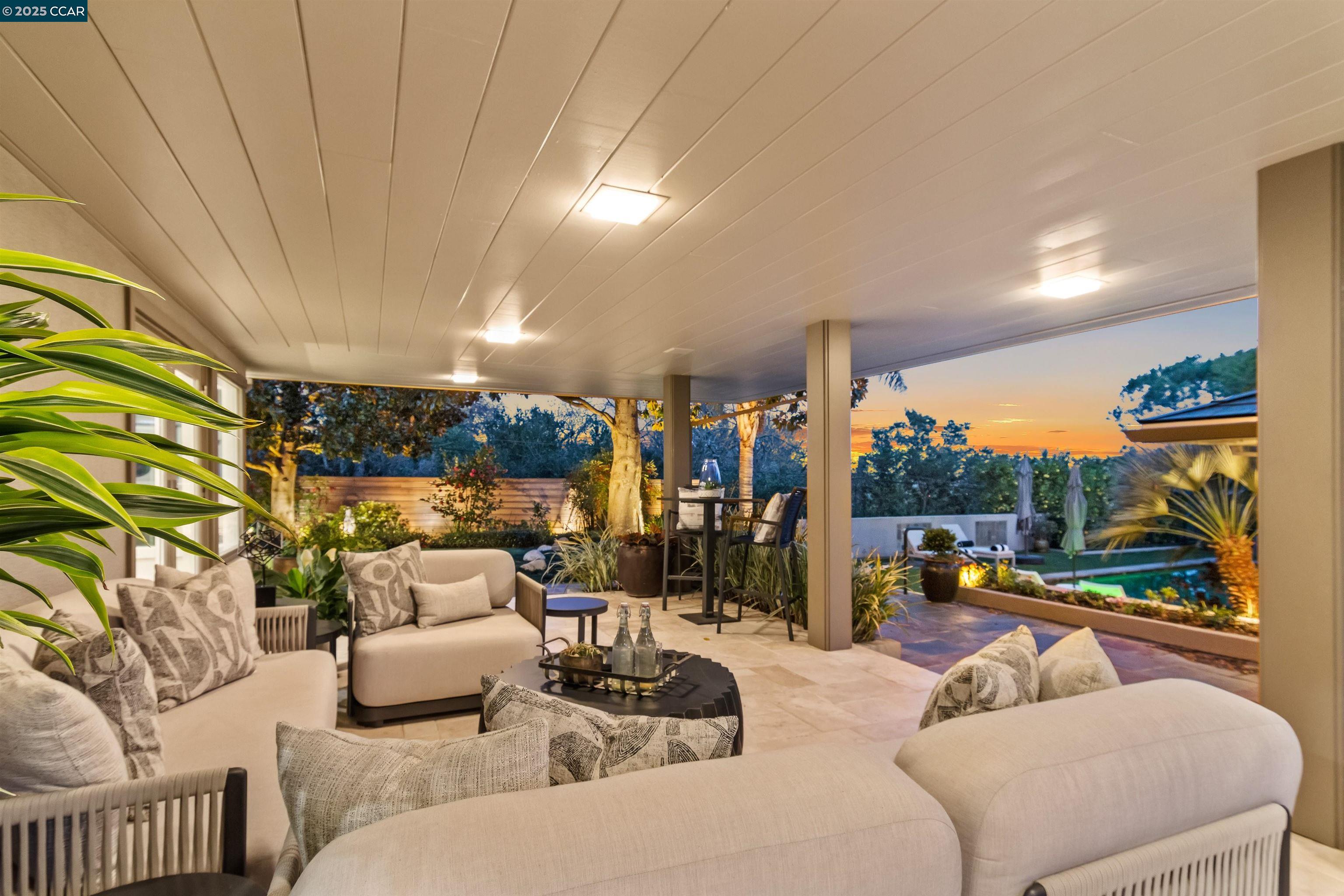 Detail Gallery Image 3 of 60 For 1121 Estates Dr, Lafayette,  CA 94549 - 4 Beds | 4/1 Baths