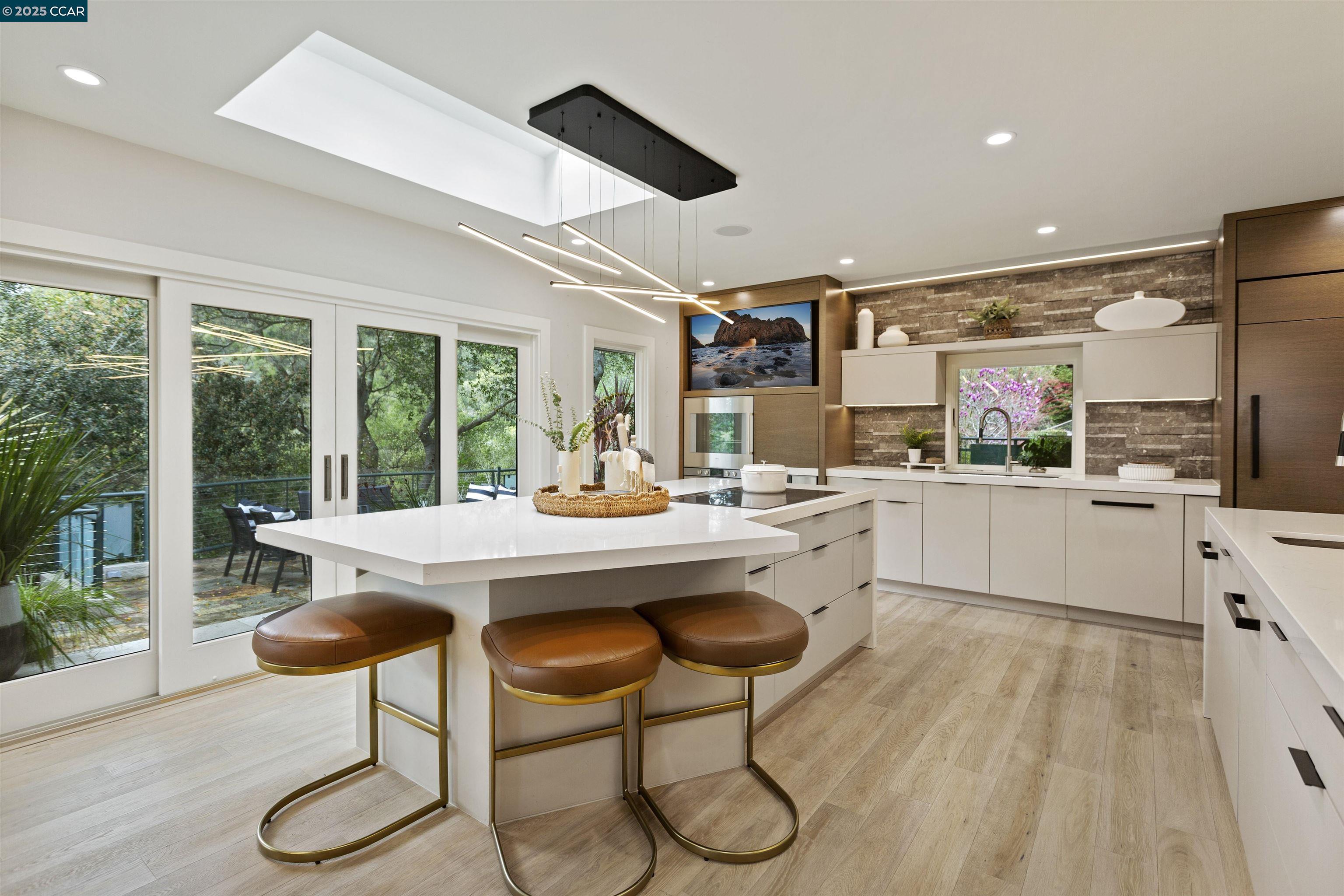 Detail Gallery Image 24 of 60 For 1121 Estates Dr, Lafayette,  CA 94549 - 4 Beds | 4/1 Baths