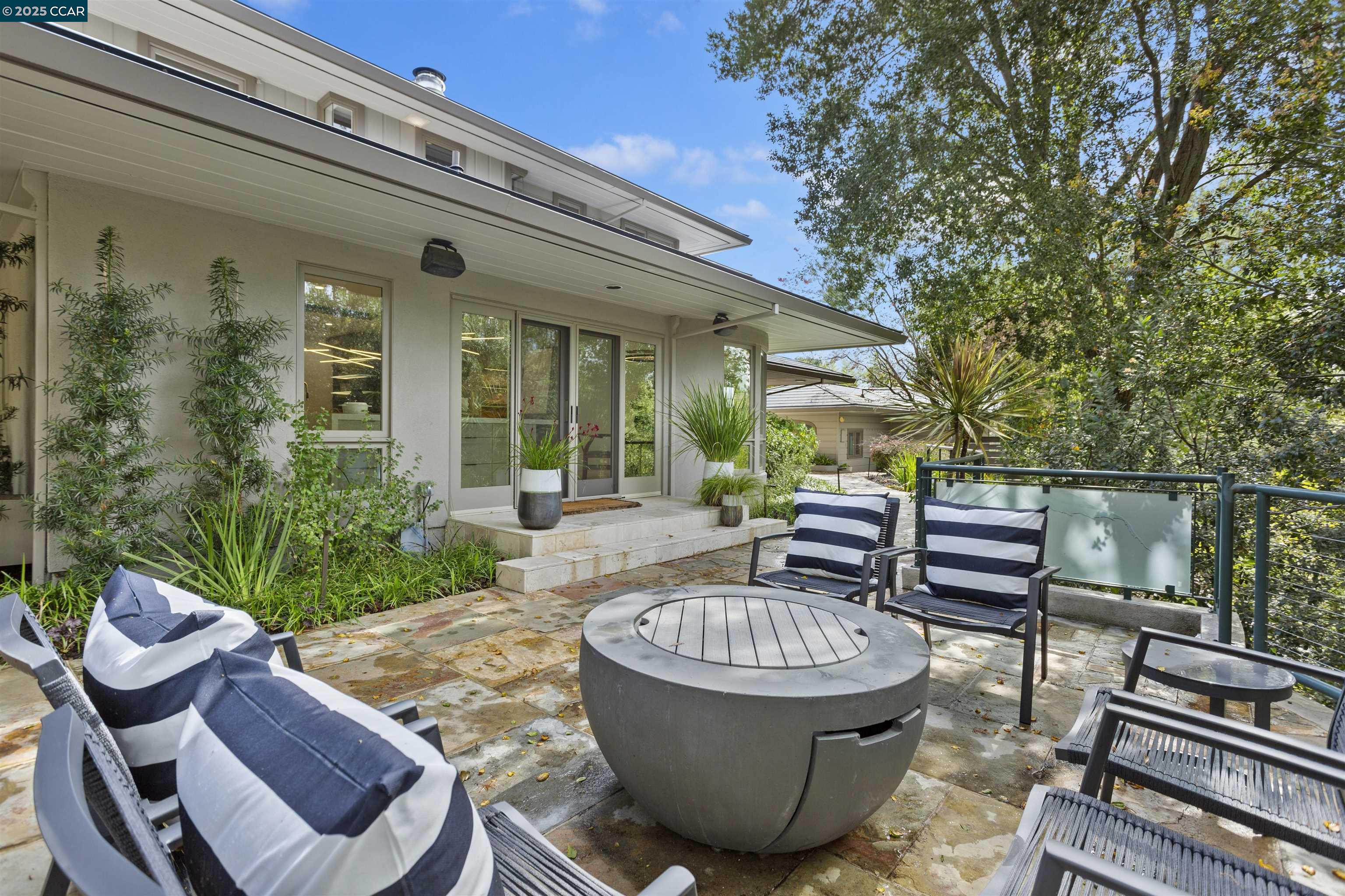 Detail Gallery Image 25 of 60 For 1121 Estates Dr, Lafayette,  CA 94549 - 4 Beds | 4/1 Baths