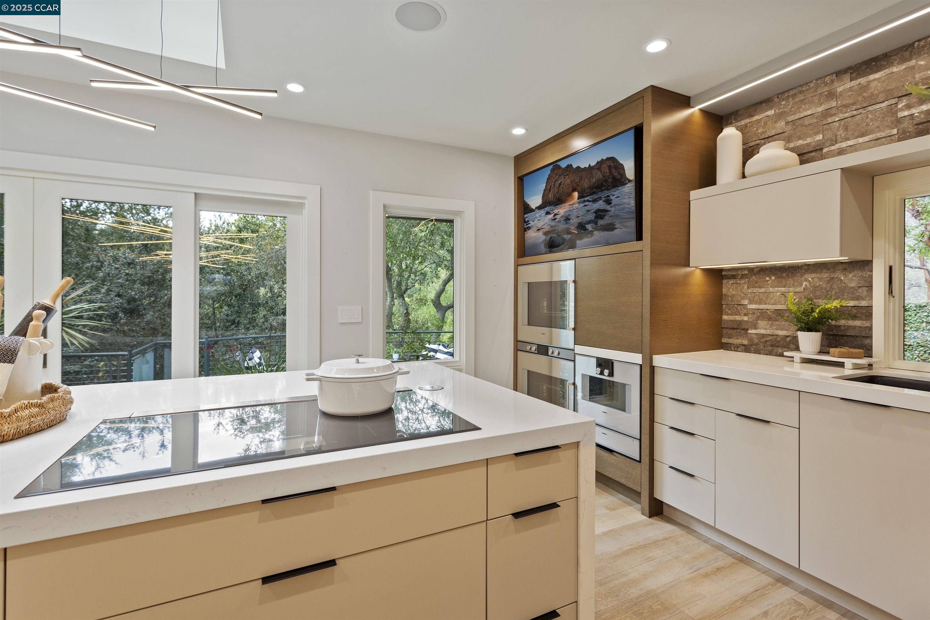 Detail Gallery Image 28 of 60 For 1121 Estates Dr, Lafayette,  CA 94549 - 4 Beds | 4/1 Baths
