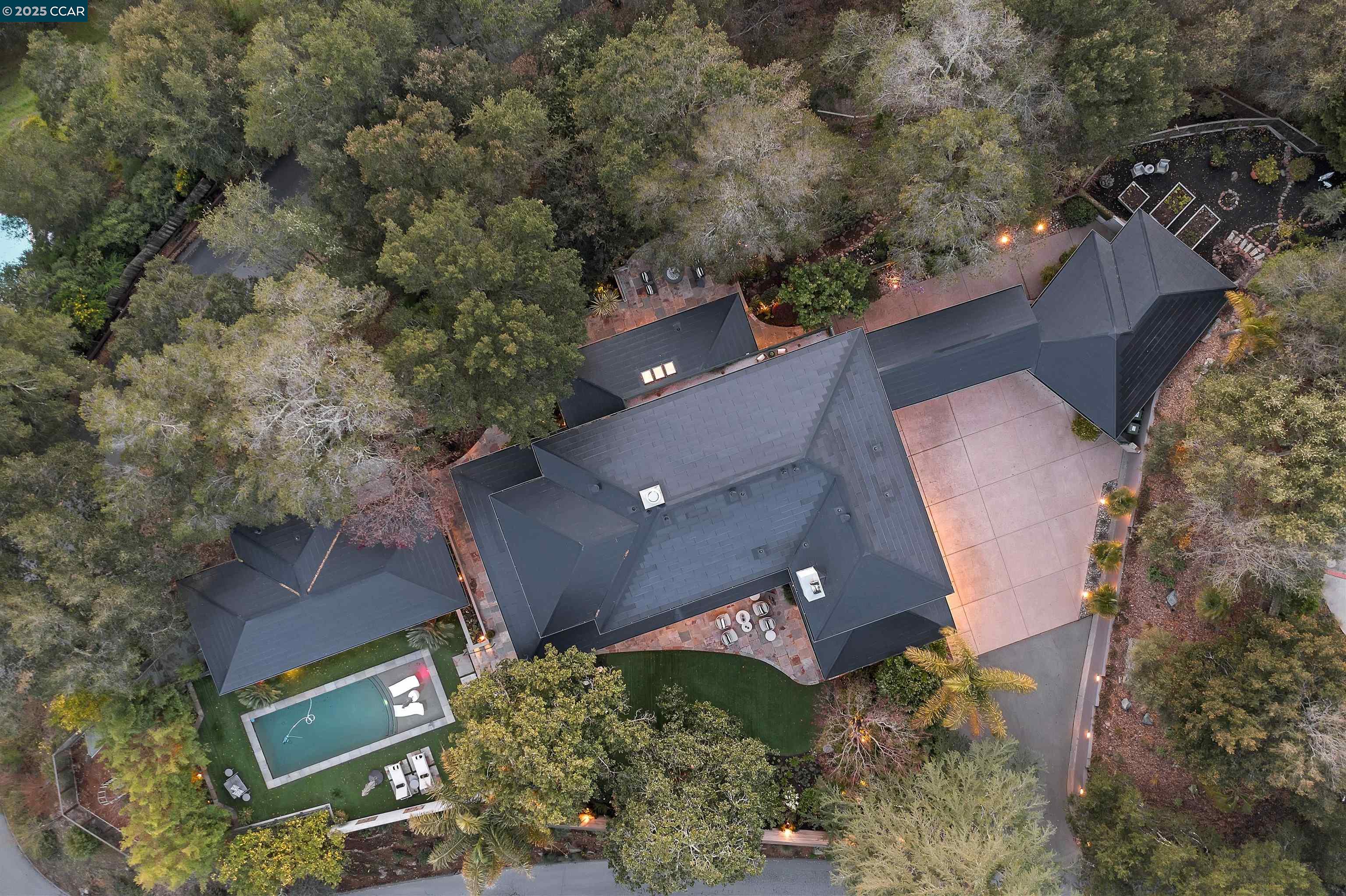 Detail Gallery Image 10 of 60 For 1121 Estates Dr, Lafayette,  CA 94549 - 4 Beds | 4/1 Baths