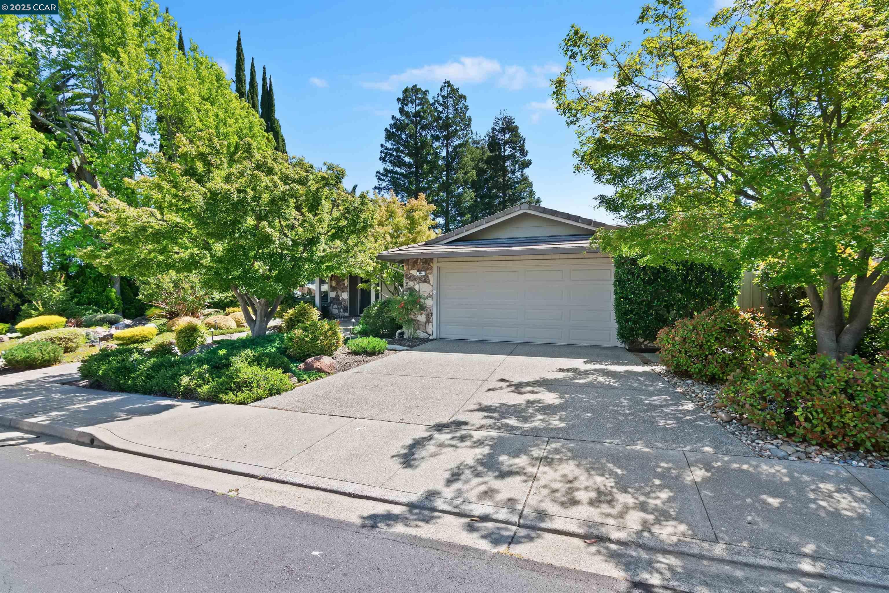Detail Gallery Image 3 of 40 For 924 Cheyenne Dr, Walnut Creek,  CA 94598 - 4 Beds | 2 Baths