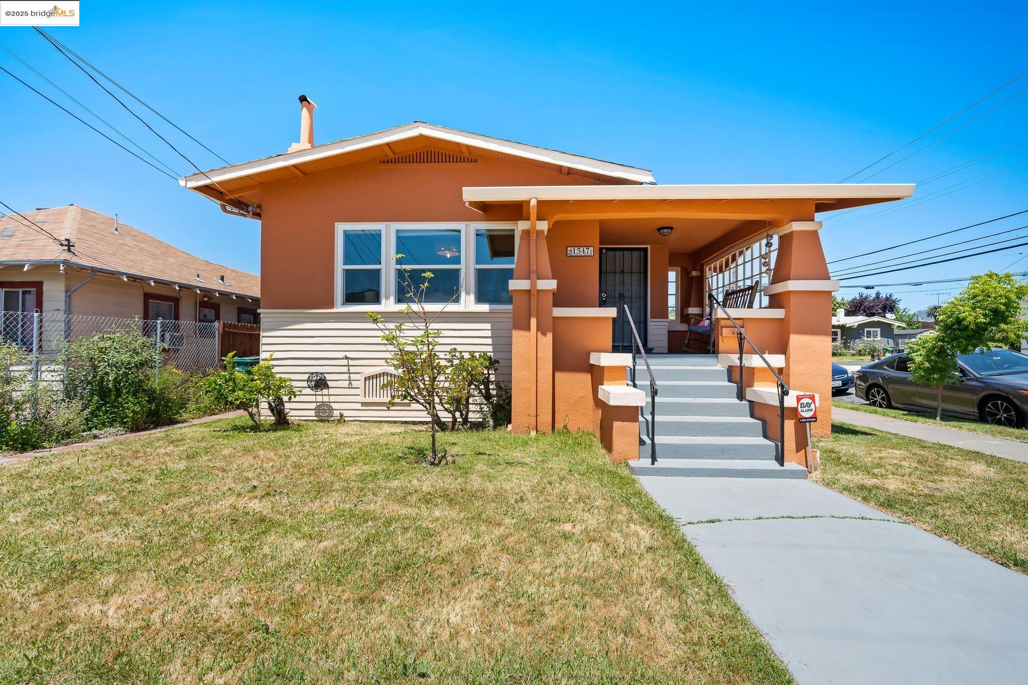 Detail Gallery Image 1 of 46 For 1547 68th Ave, Oakland,  CA 94621 - 3 Beds | 2 Baths