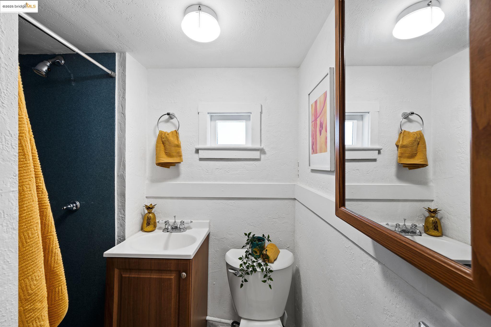 Detail Gallery Image 39 of 46 For 1547 68th Ave, Oakland,  CA 94621 - 3 Beds | 2 Baths