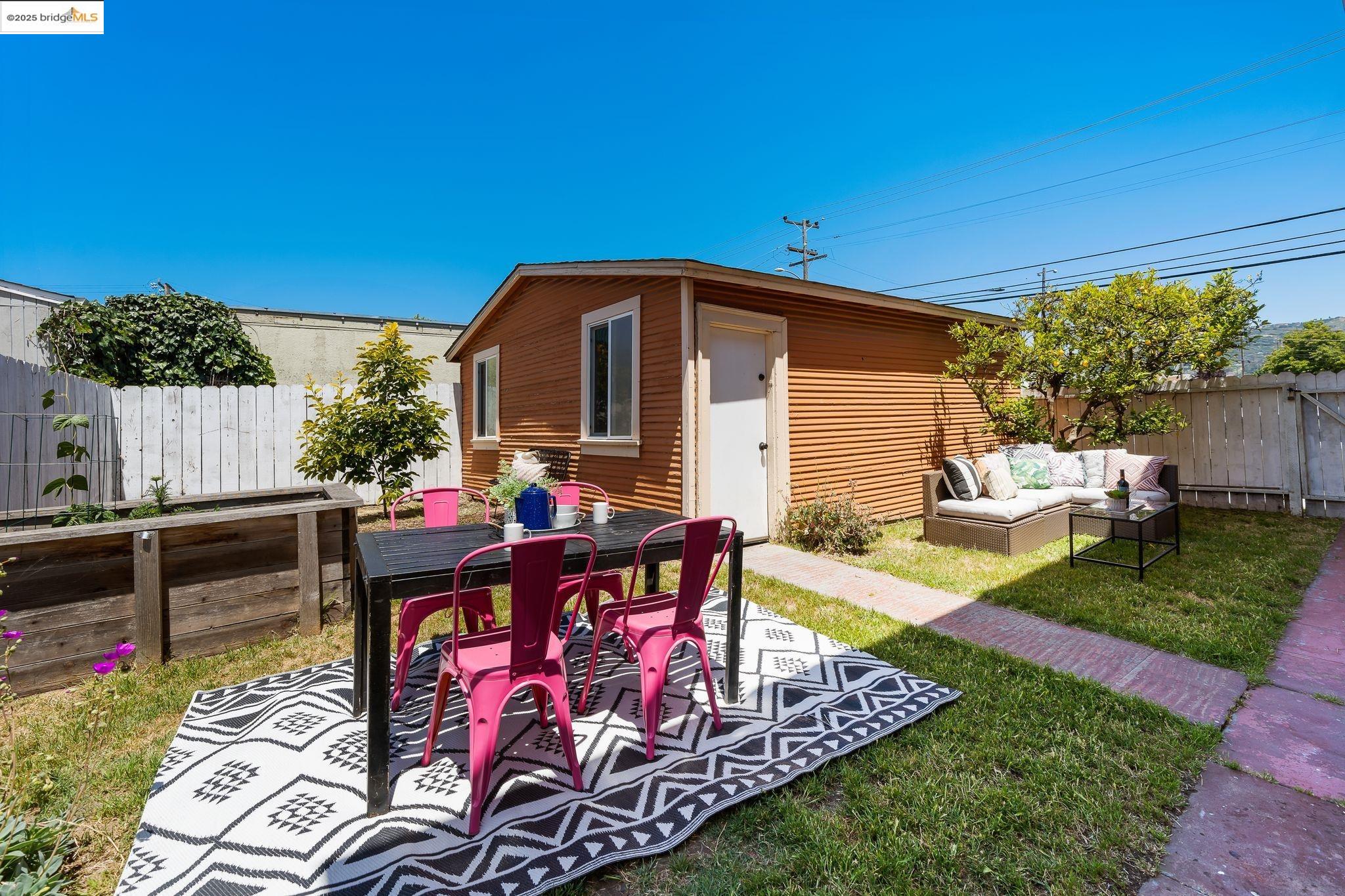 Detail Gallery Image 42 of 46 For 1547 68th Ave, Oakland,  CA 94621 - 3 Beds | 2 Baths