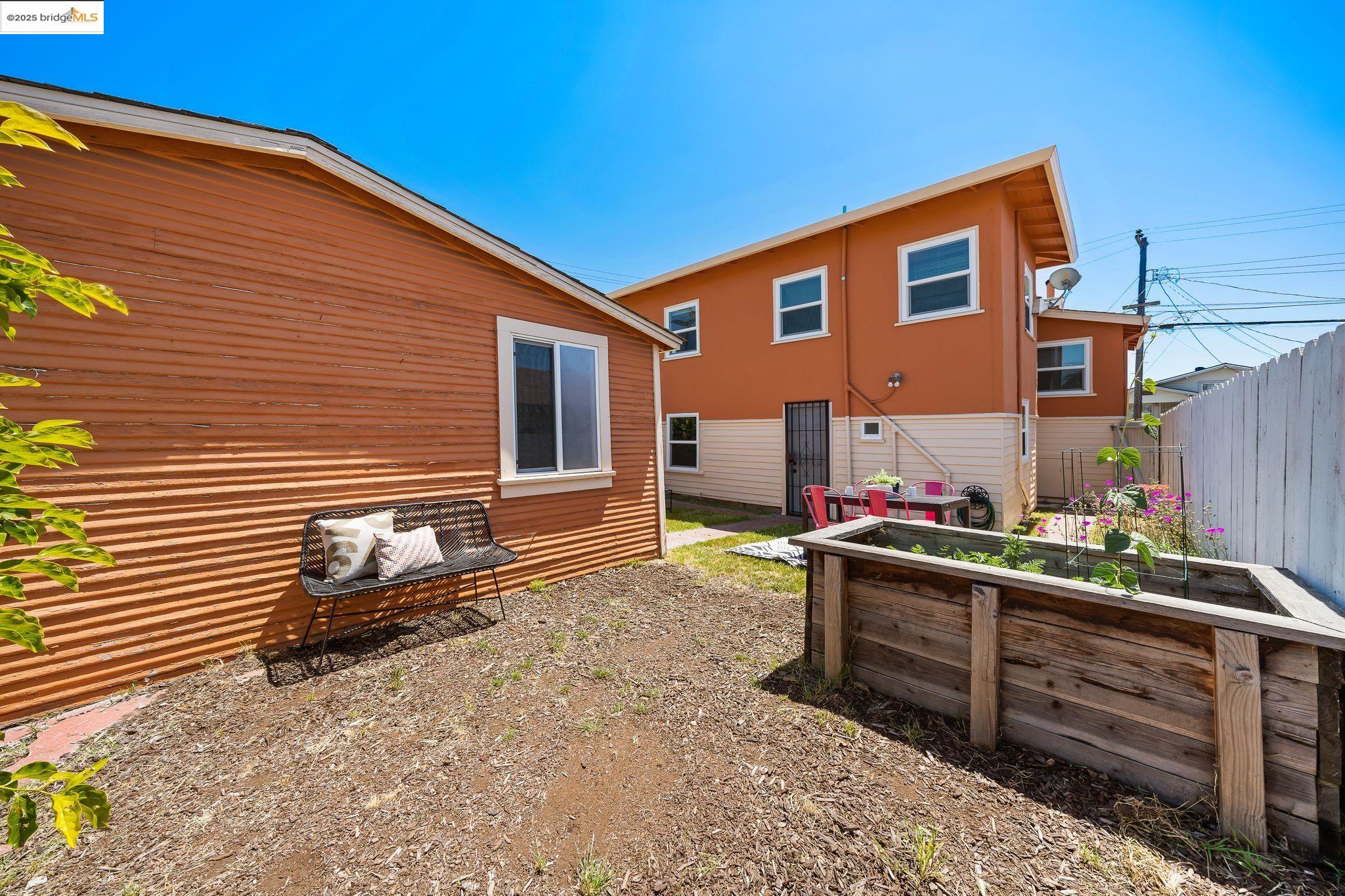 Detail Gallery Image 44 of 46 For 1547 68th Ave, Oakland,  CA 94621 - 3 Beds | 2 Baths
