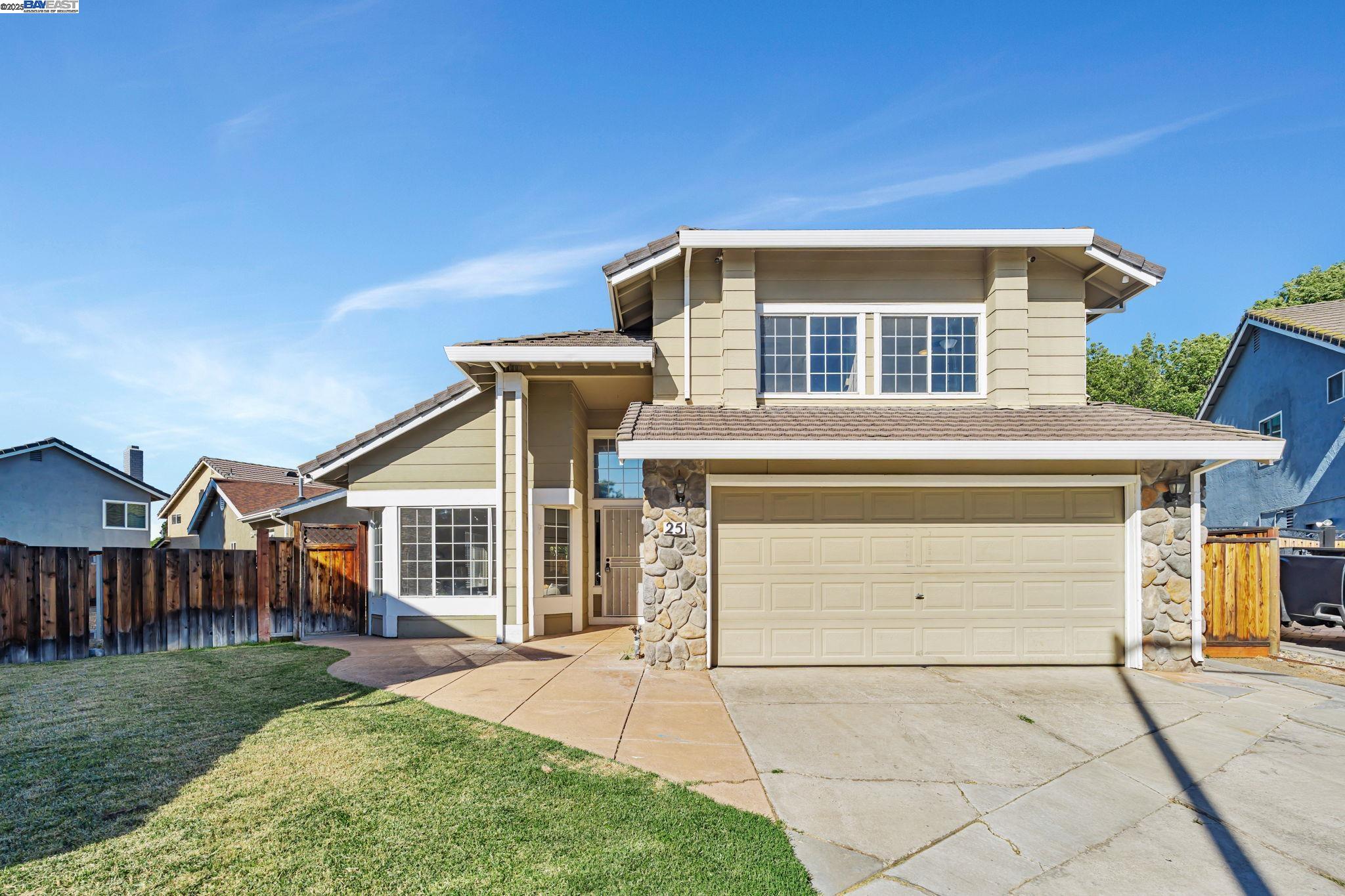 Detail Gallery Image 1 of 33 For 25 Phillips Ct, Tracy,  CA 95376 - 4 Beds | 3/1 Baths