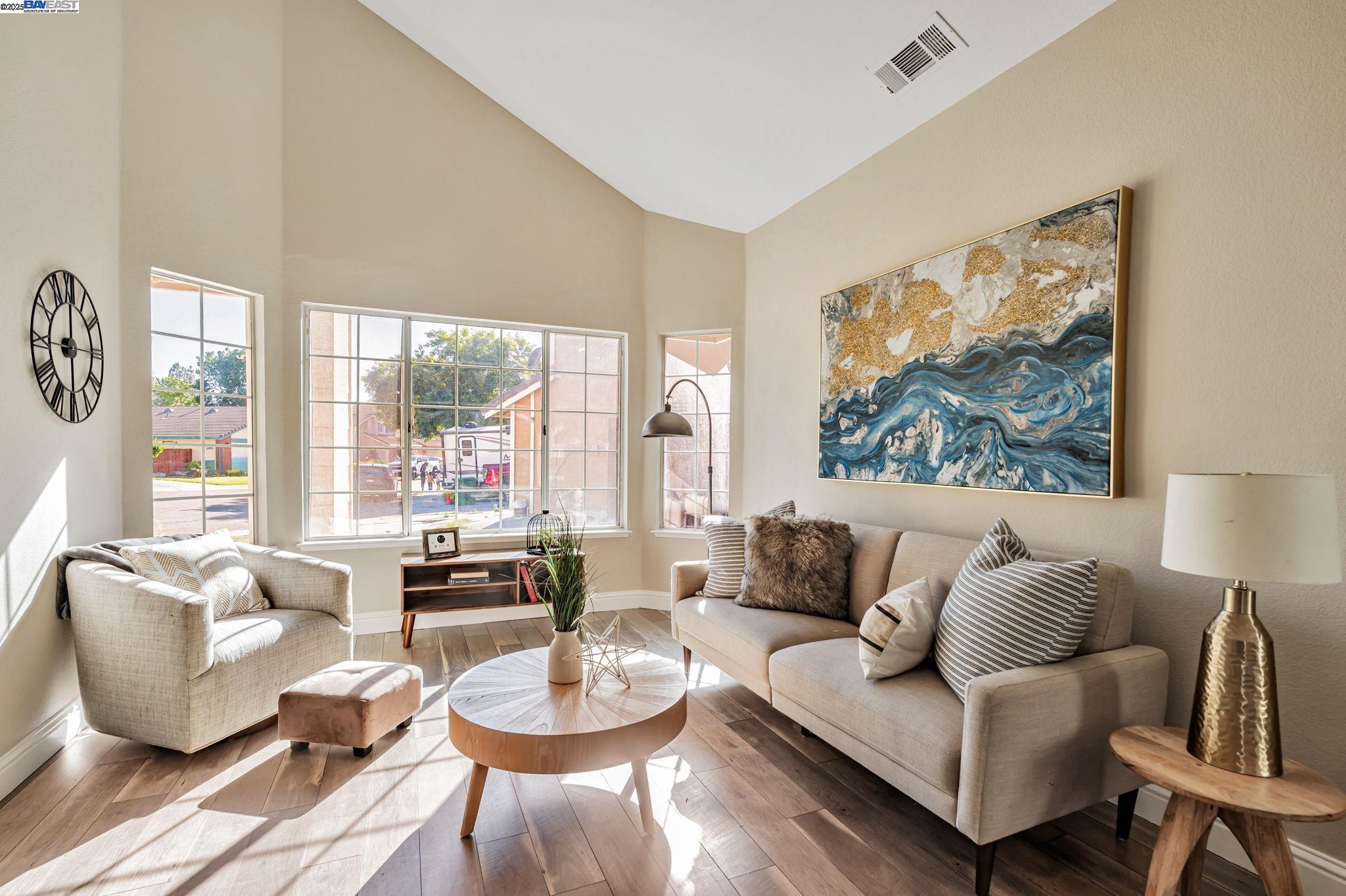 Detail Gallery Image 2 of 33 For 25 Phillips Ct, Tracy,  CA 95376 - 4 Beds | 3/1 Baths