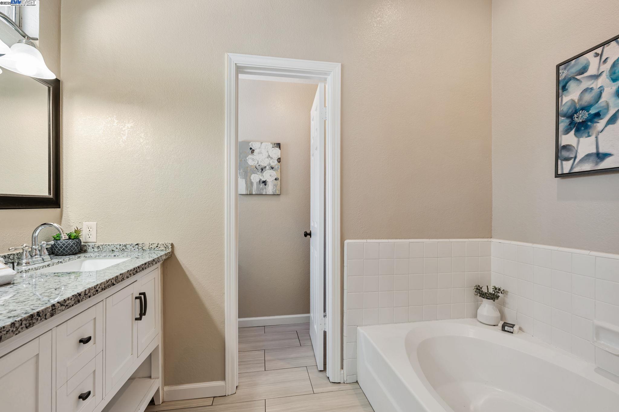 Detail Gallery Image 14 of 33 For 25 Phillips Ct, Tracy,  CA 95376 - 4 Beds | 3/1 Baths
