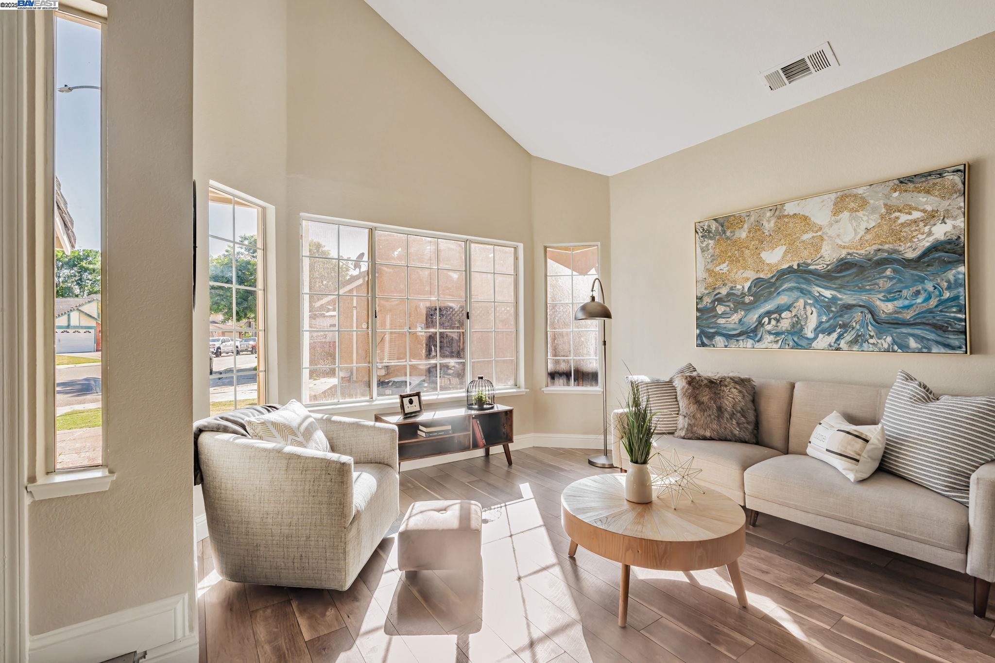 Detail Gallery Image 4 of 33 For 25 Phillips Ct, Tracy,  CA 95376 - 4 Beds | 3/1 Baths