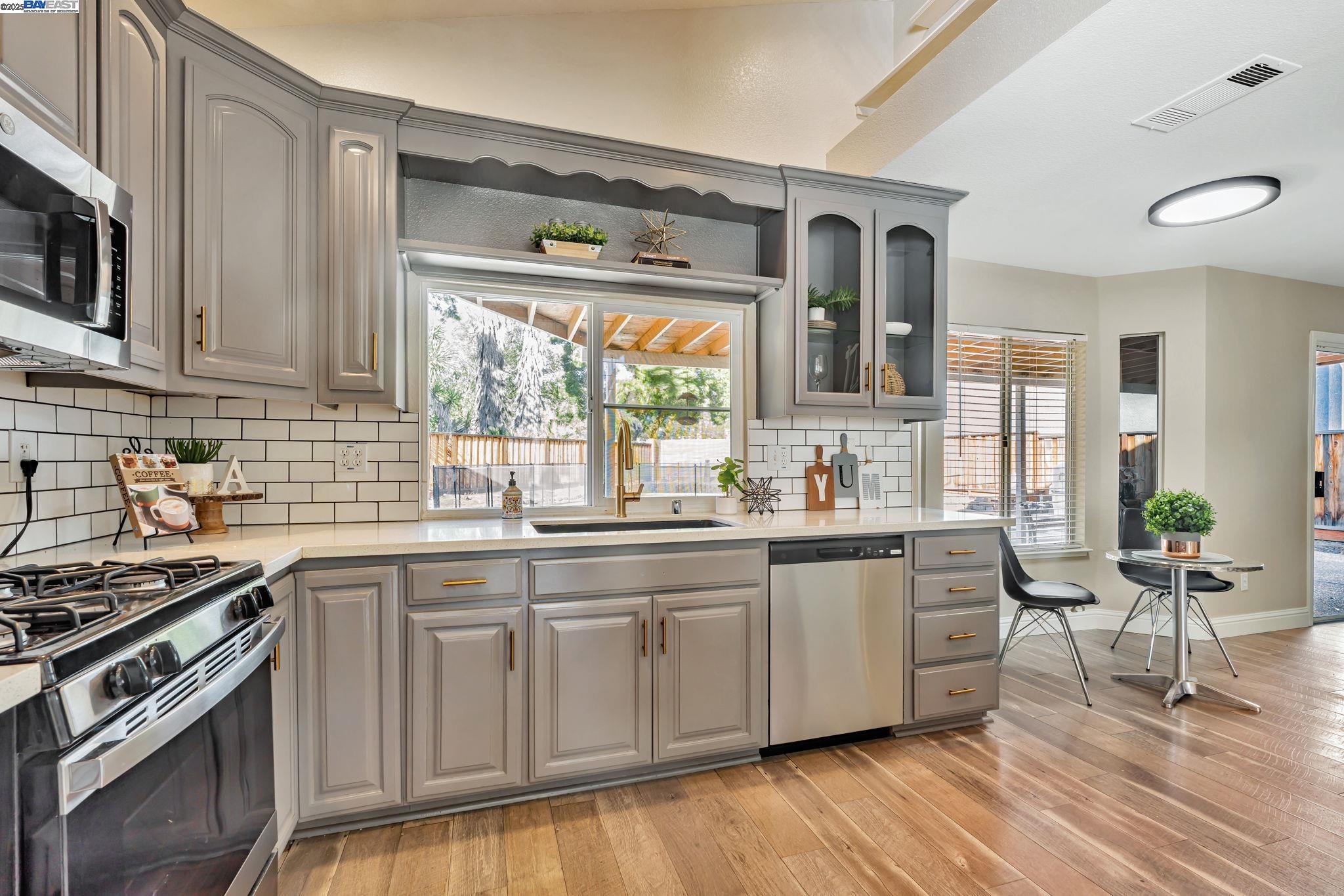 Detail Gallery Image 6 of 33 For 25 Phillips Ct, Tracy,  CA 95376 - 4 Beds | 3/1 Baths