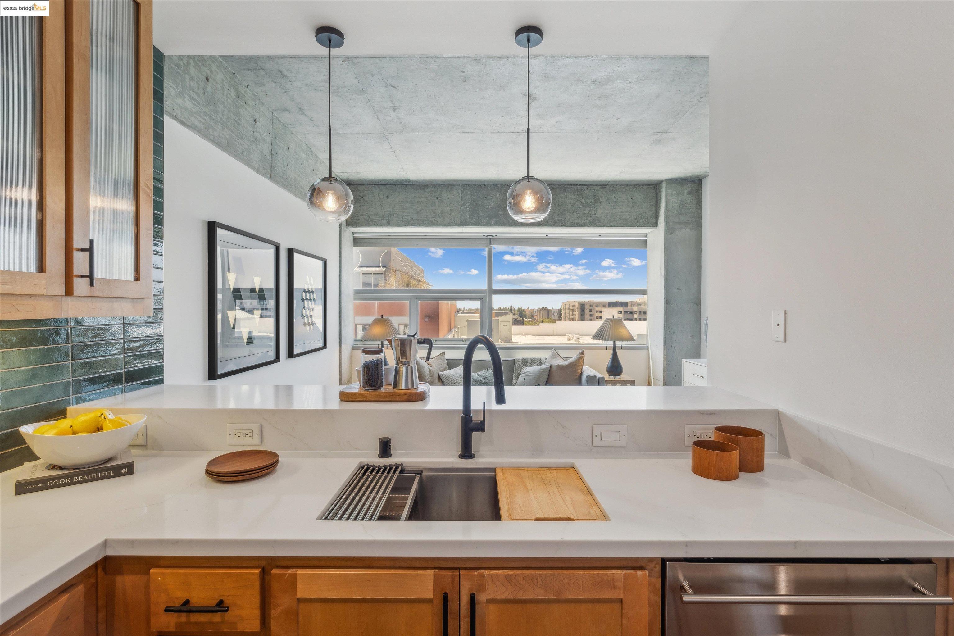 Detail Gallery Image 1 of 1 For 428 Alice Street #738,  Oakland,  CA 94607 - 3 Beds | 2 Baths