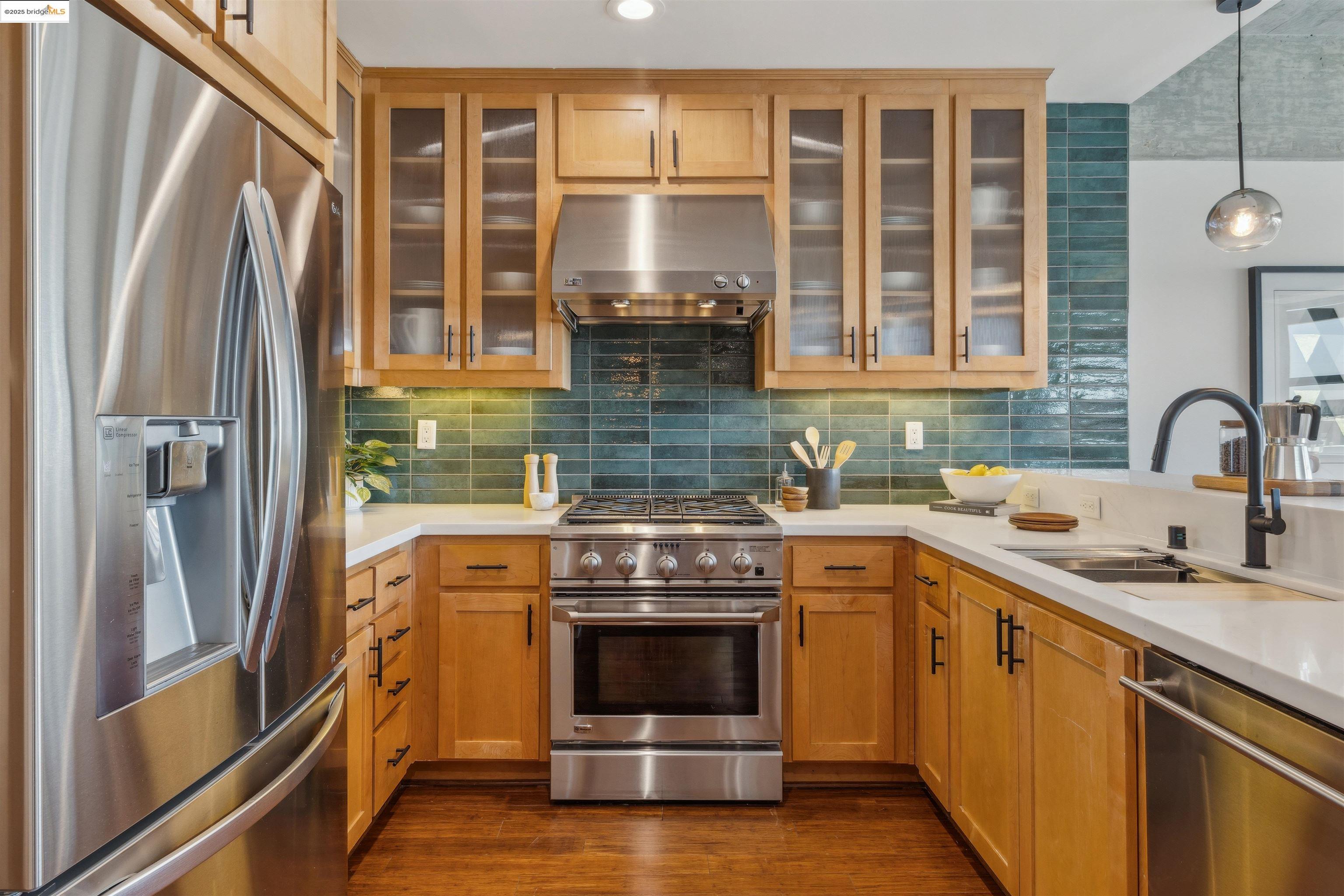 More Details about MLS # 41098794 : 428 ALICE STREET # 738