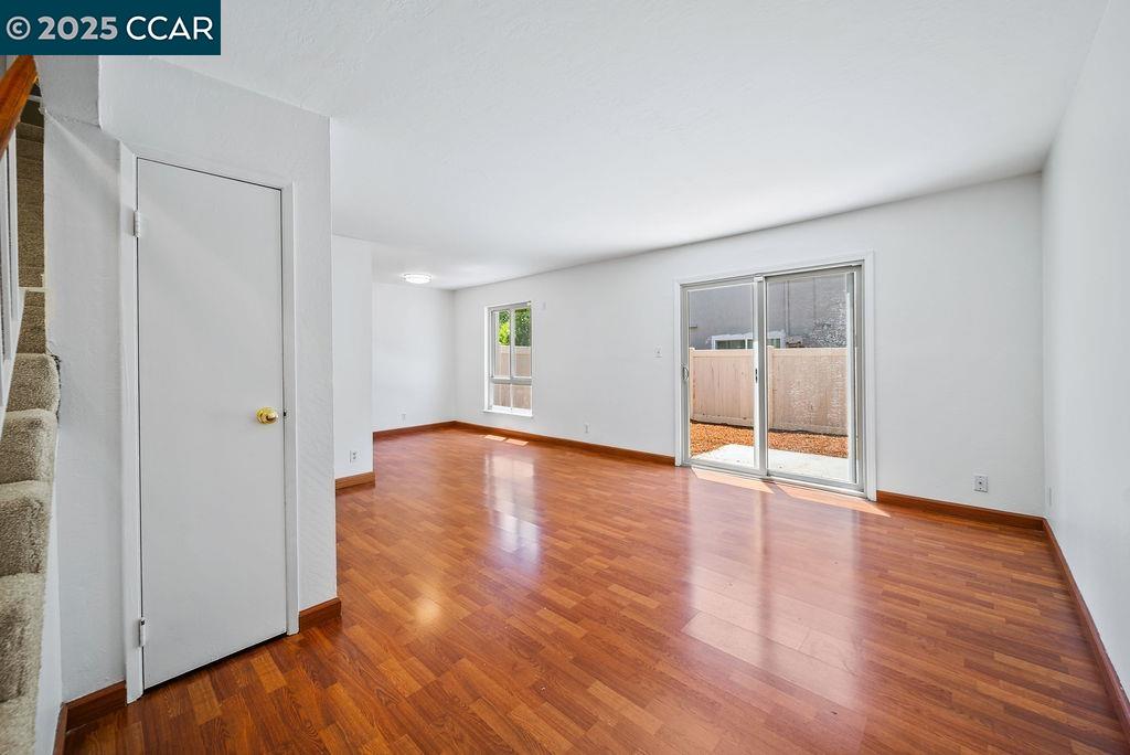 Detail Gallery Image 2 of 23 For 2032 Sierra Road #3,  Concord,  CA 94518 - 2 Beds | 1/1 Baths