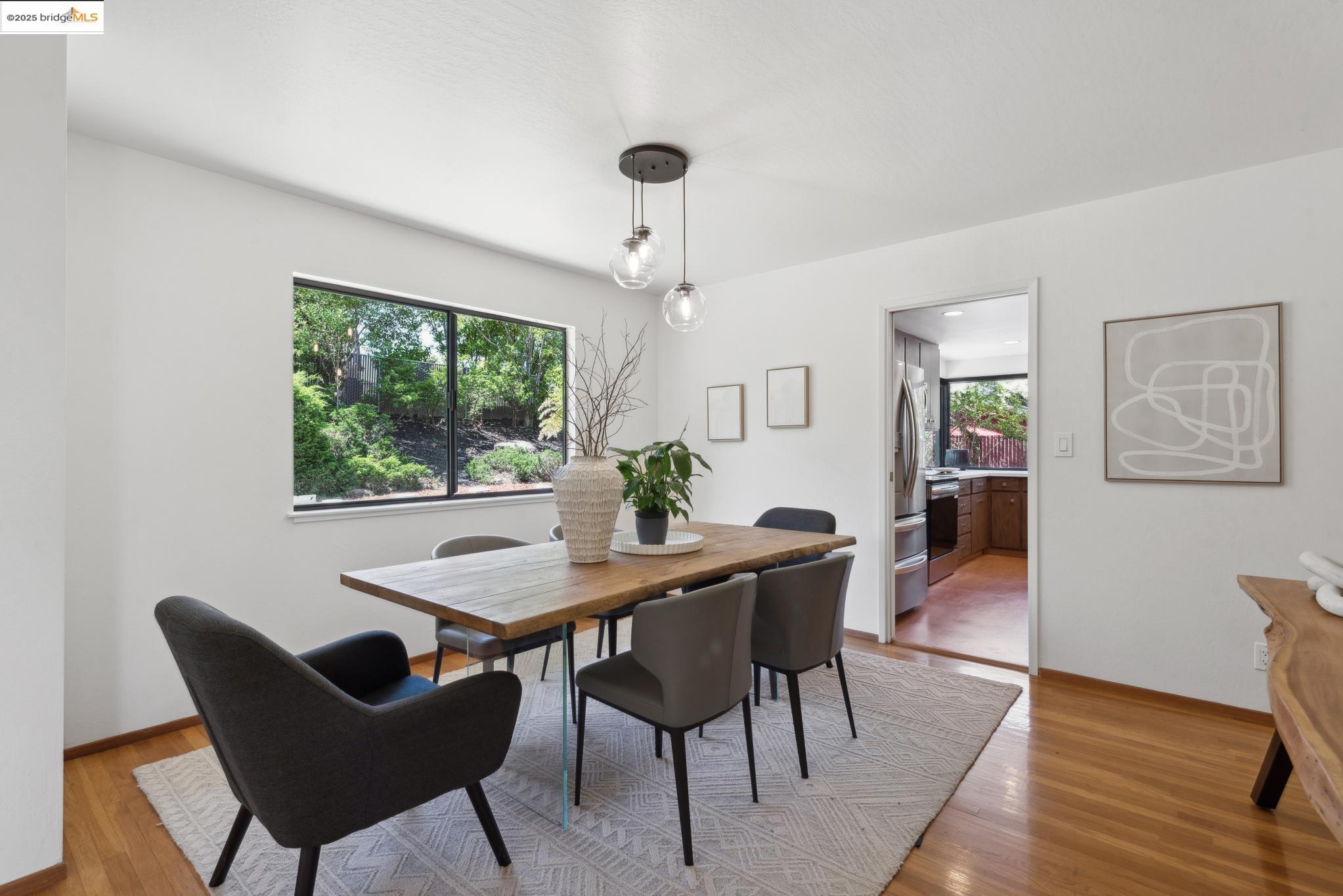 Detail Gallery Image 13 of 59 For 13185 Clairepointe Way, Oakland,  CA 94619 - 4 Beds | 2/1 Baths