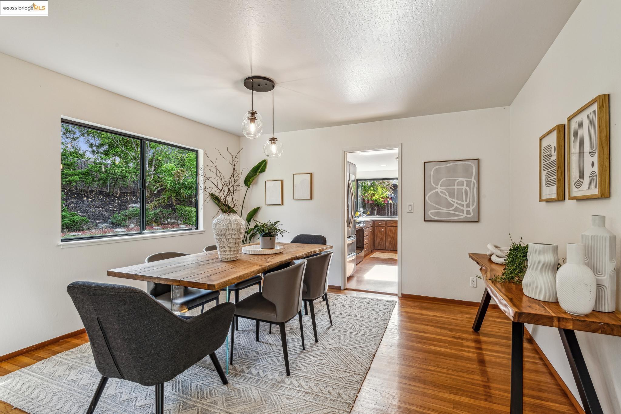 Detail Gallery Image 13 of 59 For 13185 Clairepointe Way, Oakland,  CA 94619 - 4 Beds | 2/1 Baths