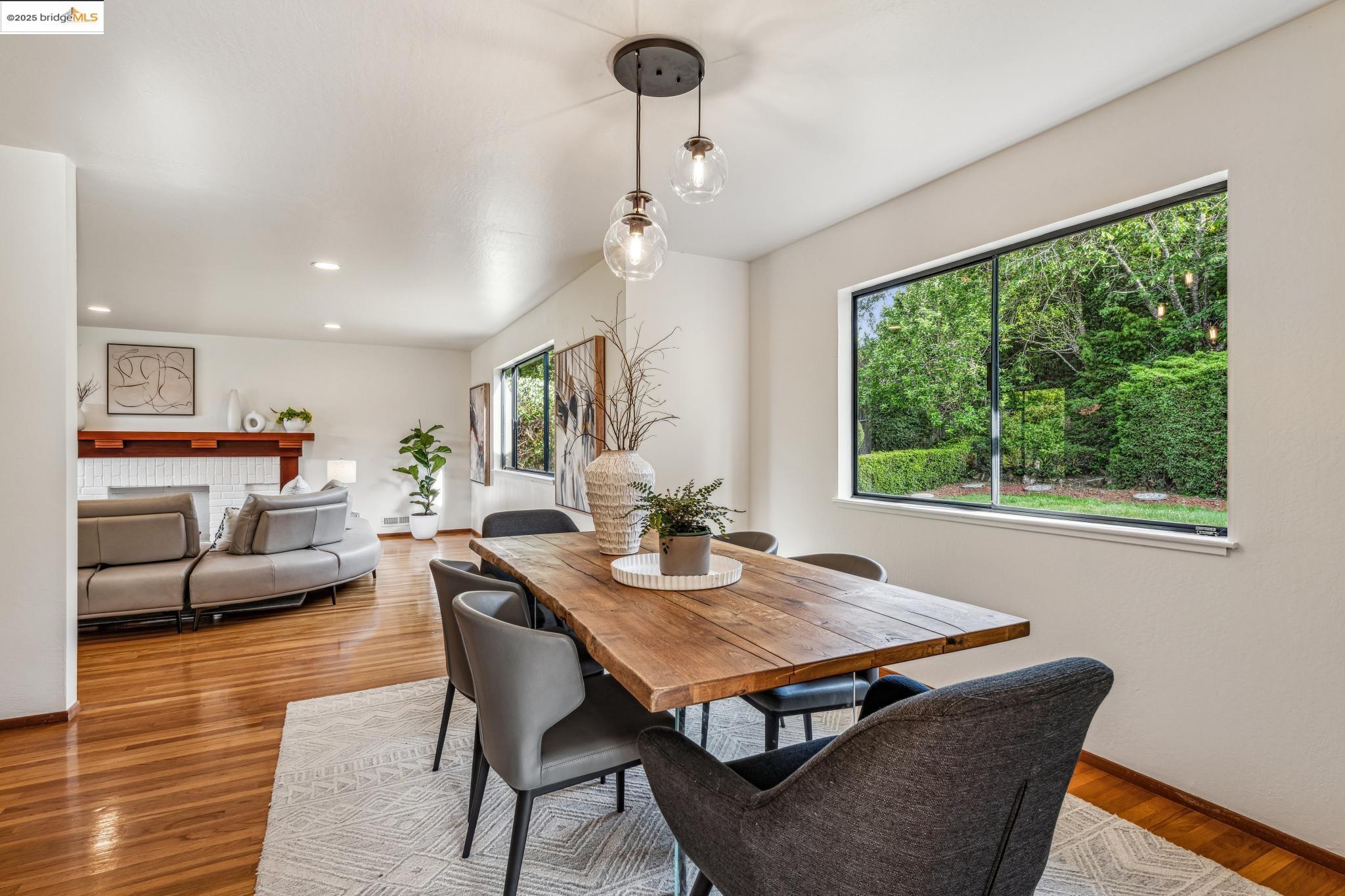 Detail Gallery Image 14 of 59 For 13185 Clairepointe Way, Oakland,  CA 94619 - 4 Beds | 2/1 Baths