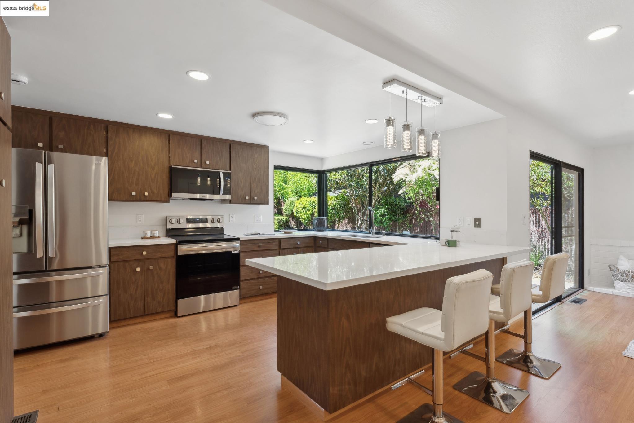 Detail Gallery Image 19 of 59 For 13185 Clairepointe Way, Oakland,  CA 94619 - 4 Beds | 2/1 Baths
