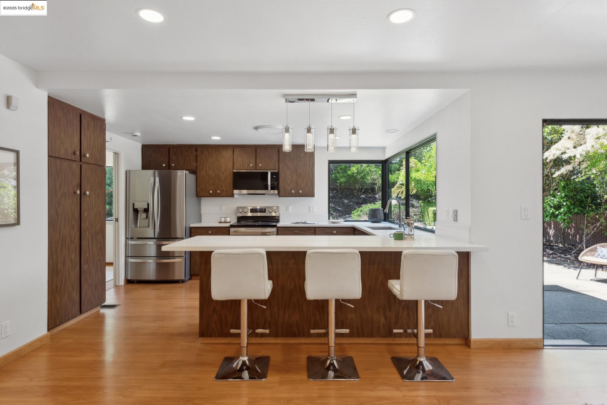 Detail Gallery Image 20 of 59 For 13185 Clairepointe Way, Oakland,  CA 94619 - 4 Beds | 2/1 Baths