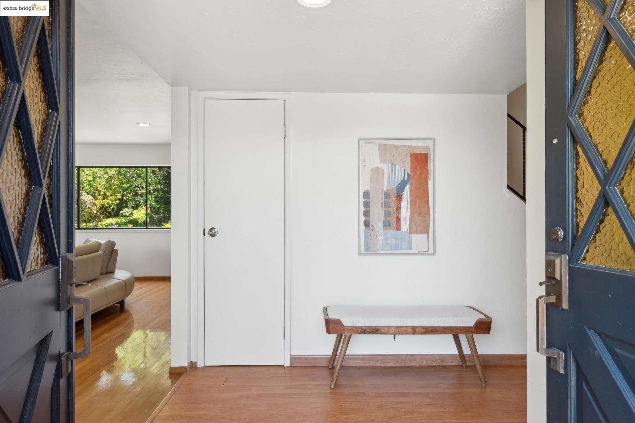 Detail Gallery Image 3 of 59 For 13185 Clairepointe Way, Oakland,  CA 94619 - 4 Beds | 2/1 Baths