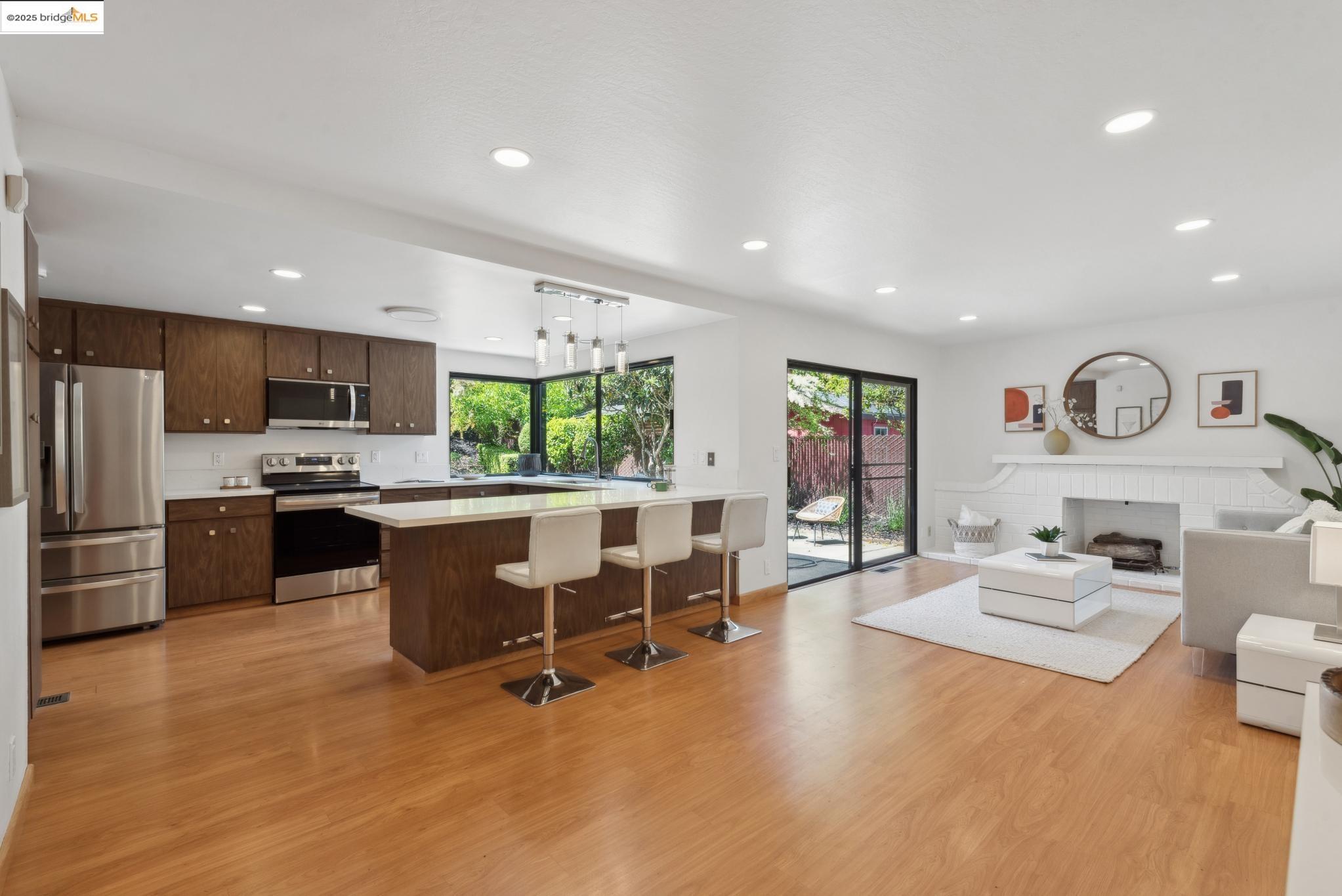 Detail Gallery Image 23 of 59 For 13185 Clairepointe Way, Oakland,  CA 94619 - 4 Beds | 2/1 Baths