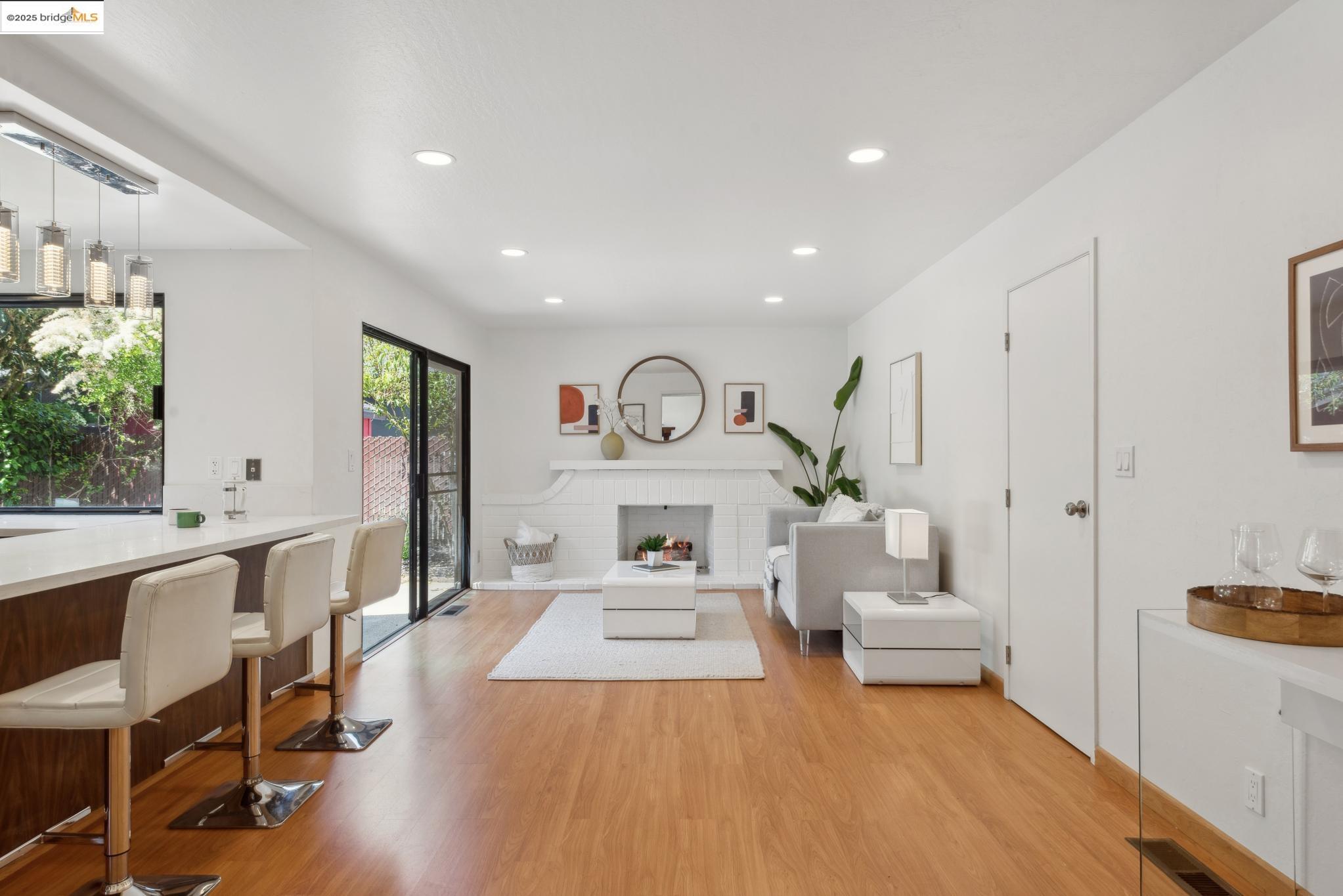 Detail Gallery Image 24 of 59 For 13185 Clairepointe Way, Oakland,  CA 94619 - 4 Beds | 2/1 Baths