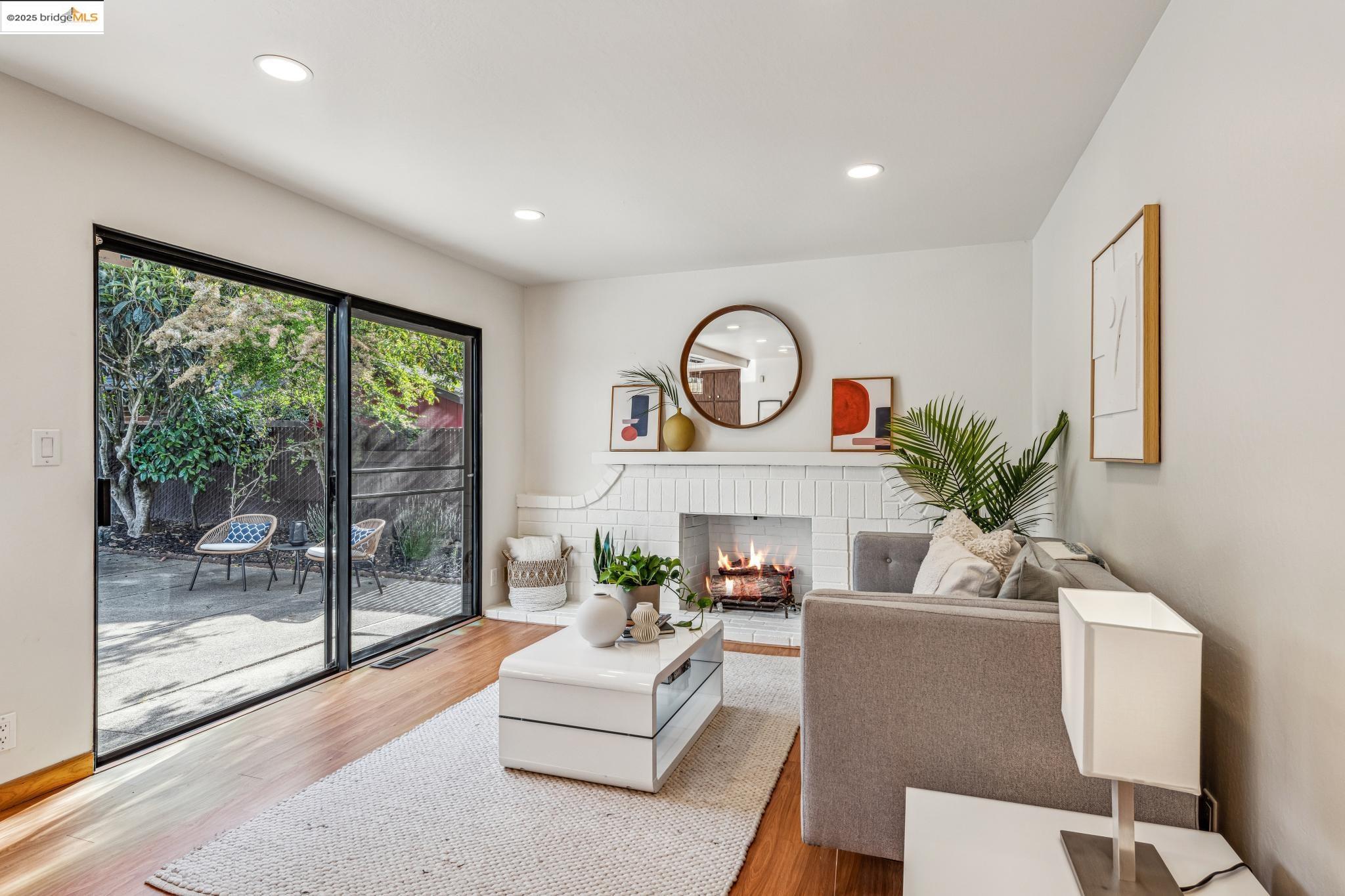 Detail Gallery Image 25 of 59 For 13185 Clairepointe Way, Oakland,  CA 94619 - 4 Beds | 2/1 Baths