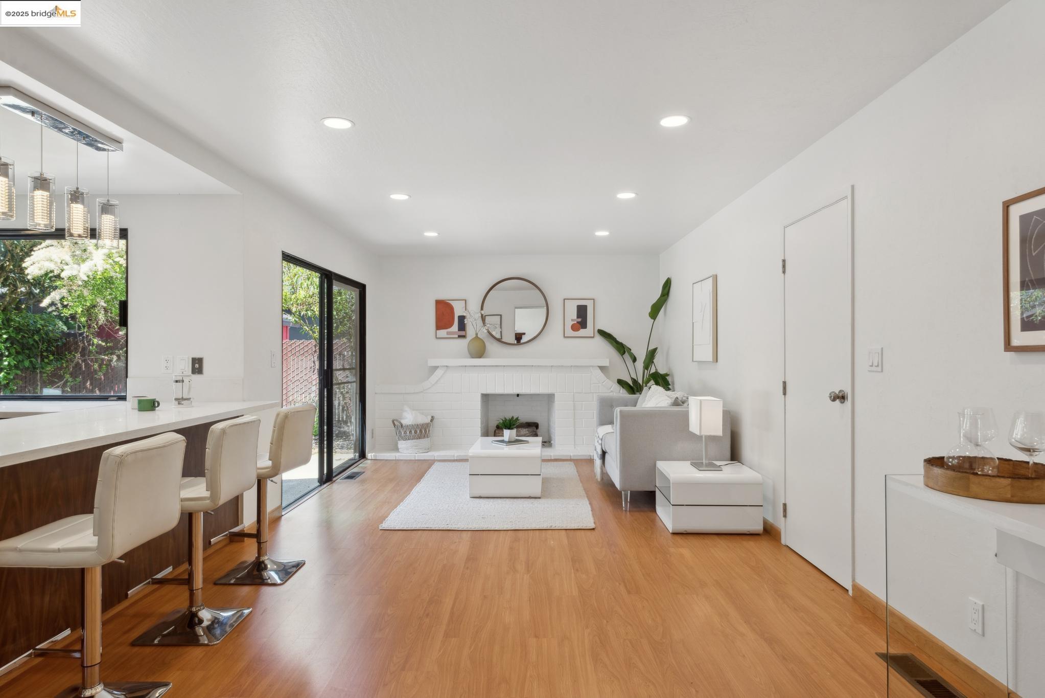 Detail Gallery Image 25 of 59 For 13185 Clairepointe Way, Oakland,  CA 94619 - 4 Beds | 2/1 Baths