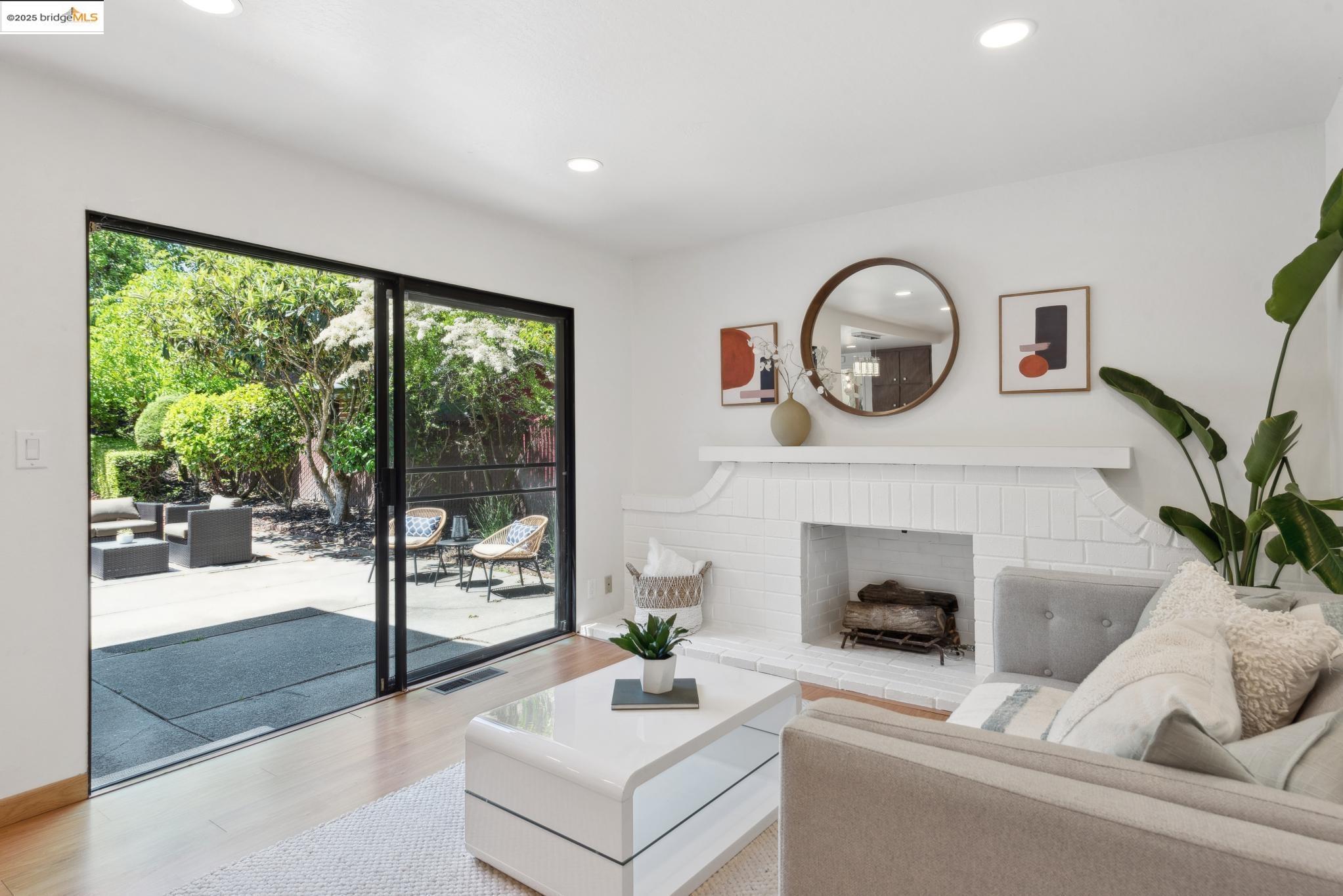 Detail Gallery Image 26 of 59 For 13185 Clairepointe Way, Oakland,  CA 94619 - 4 Beds | 2/1 Baths