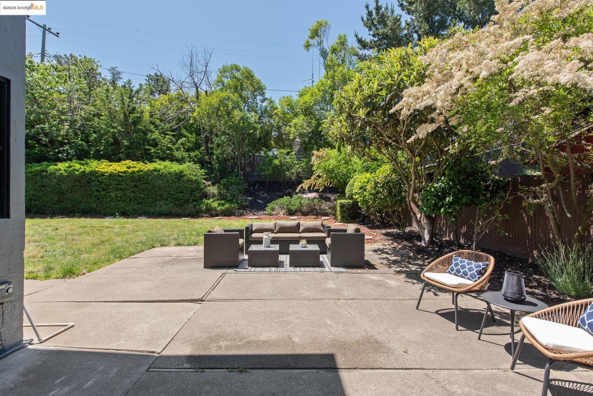 Detail Gallery Image 27 of 59 For 13185 Clairepointe Way, Oakland,  CA 94619 - 4 Beds | 2/1 Baths