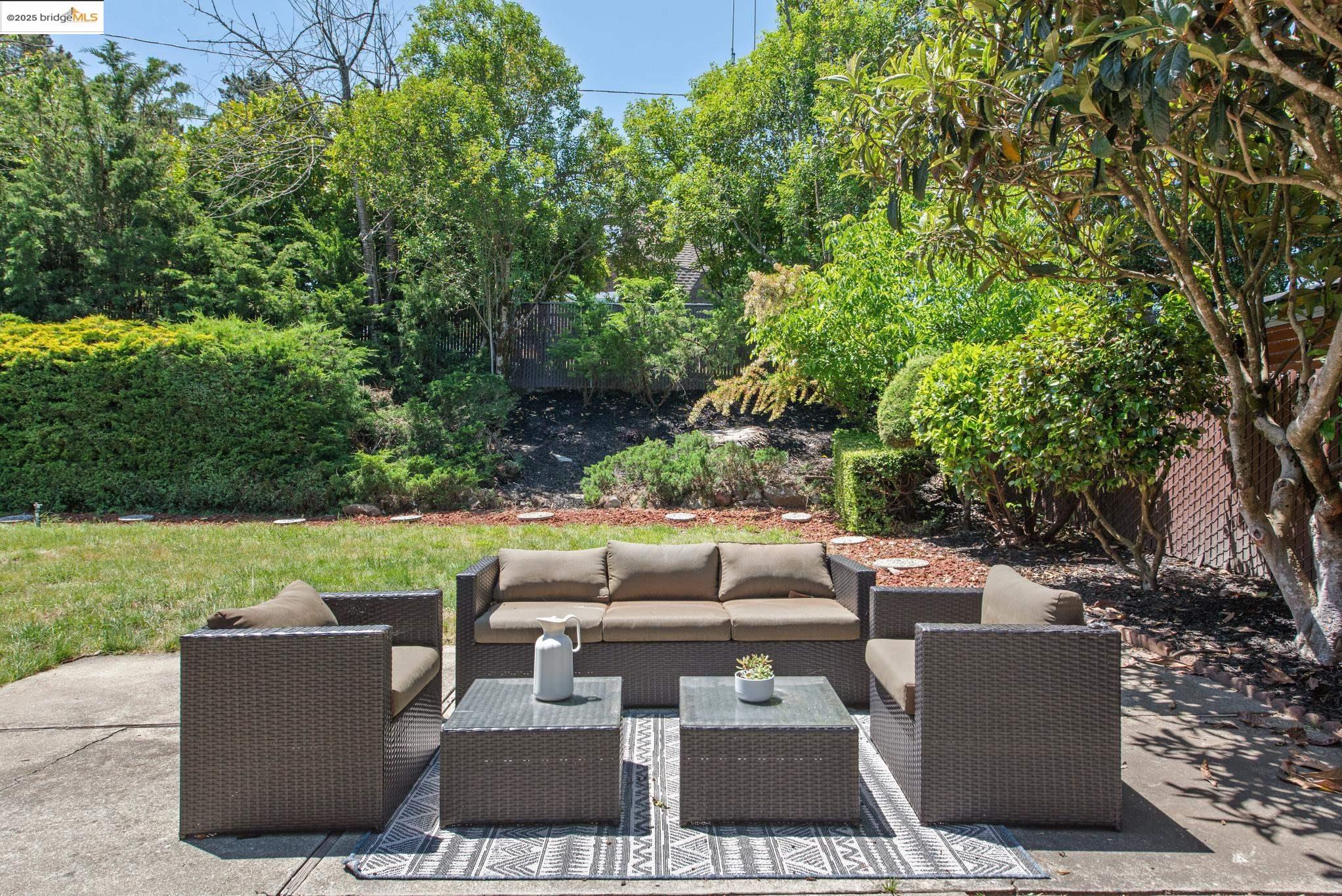 Detail Gallery Image 28 of 59 For 13185 Clairepointe Way, Oakland,  CA 94619 - 4 Beds | 2/1 Baths