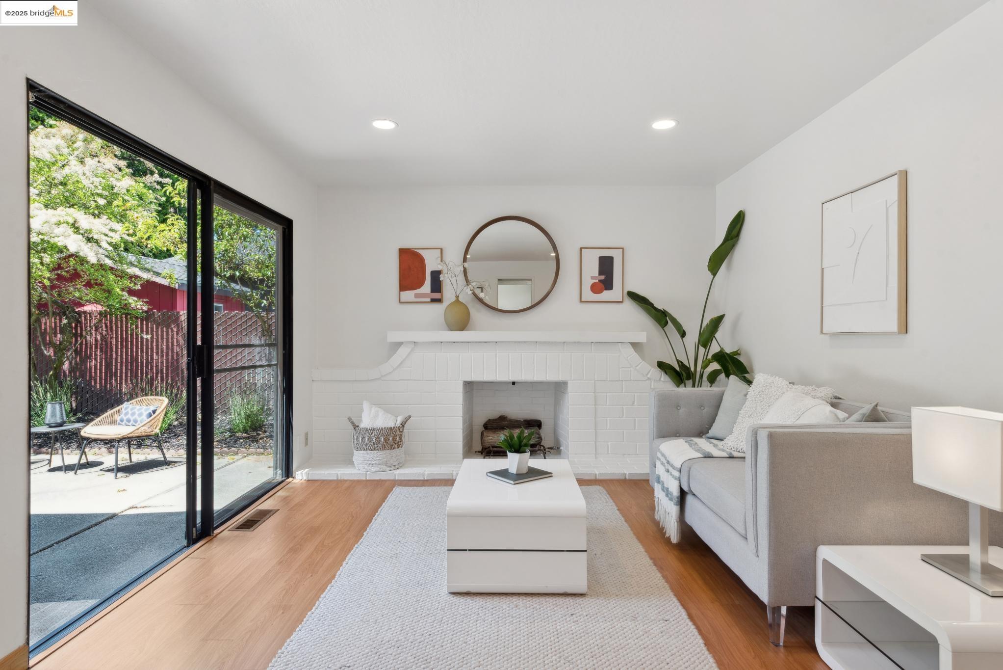 Detail Gallery Image 29 of 59 For 13185 Clairepointe Way, Oakland,  CA 94619 - 4 Beds | 2/1 Baths