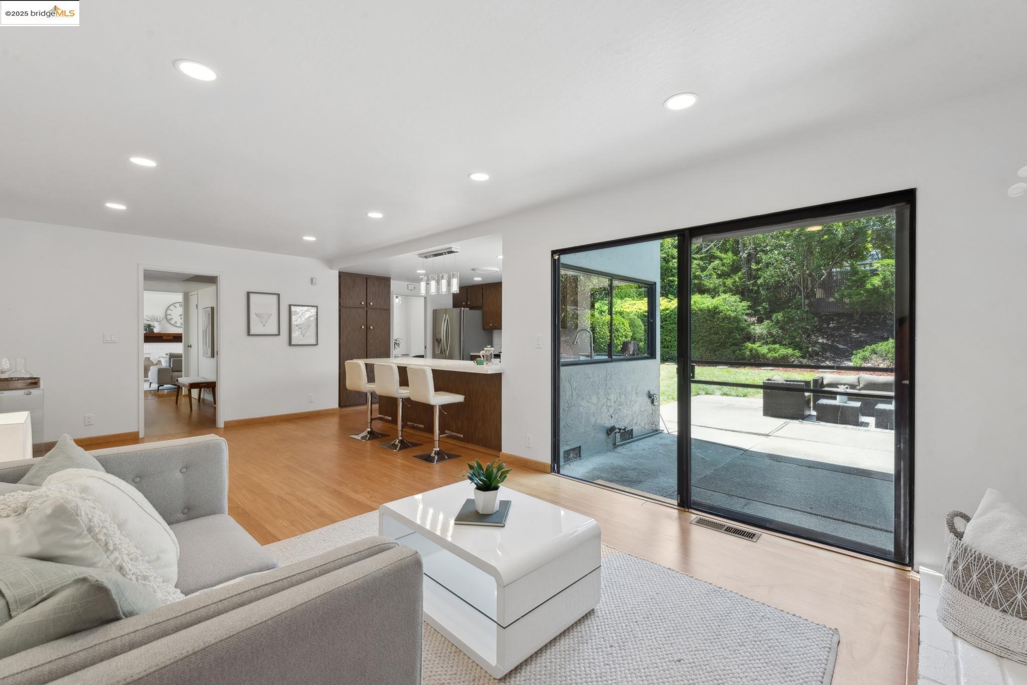 Detail Gallery Image 30 of 59 For 13185 Clairepointe Way, Oakland,  CA 94619 - 4 Beds | 2/1 Baths
