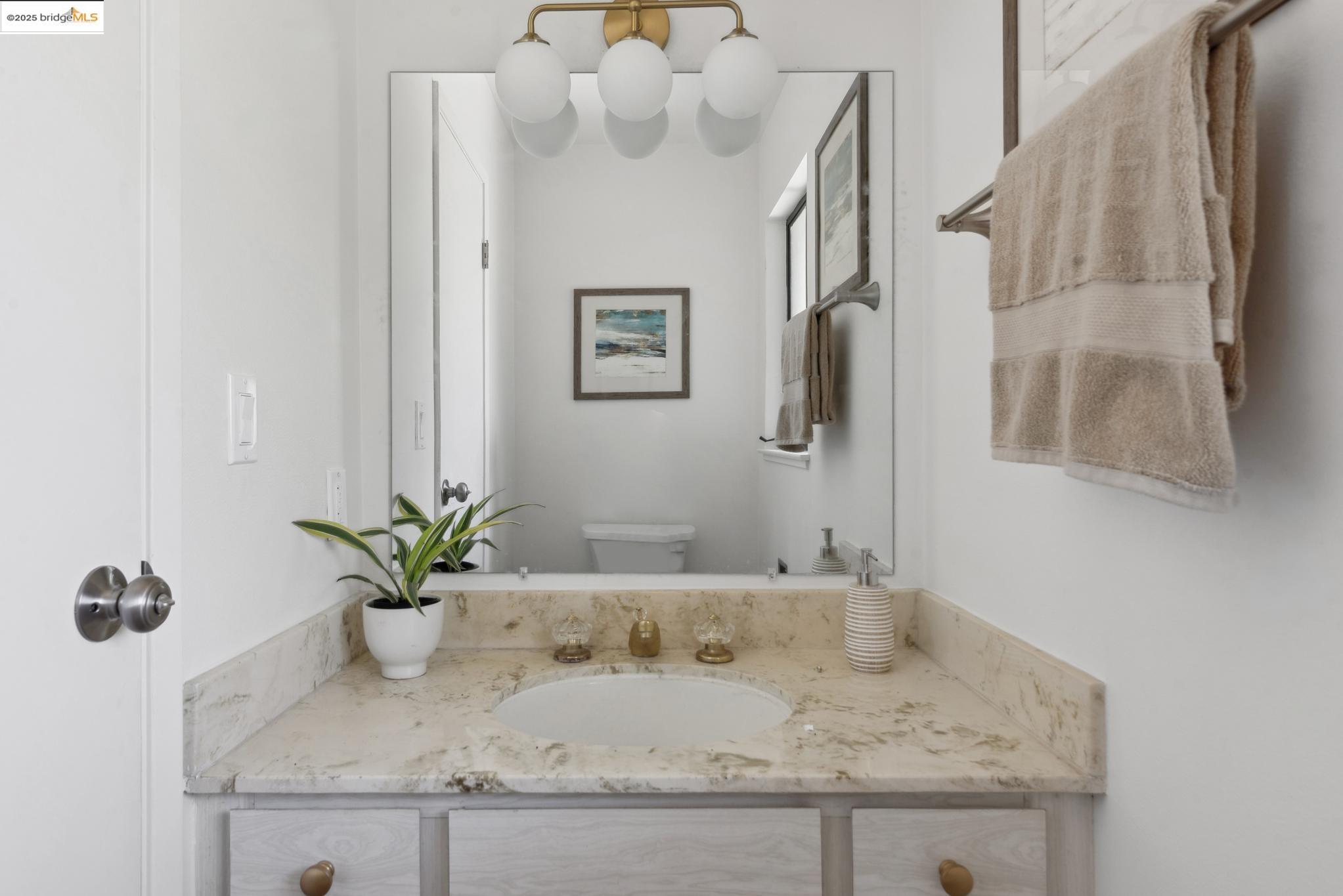 Detail Gallery Image 32 of 59 For 13185 Clairepointe Way, Oakland,  CA 94619 - 4 Beds | 2/1 Baths