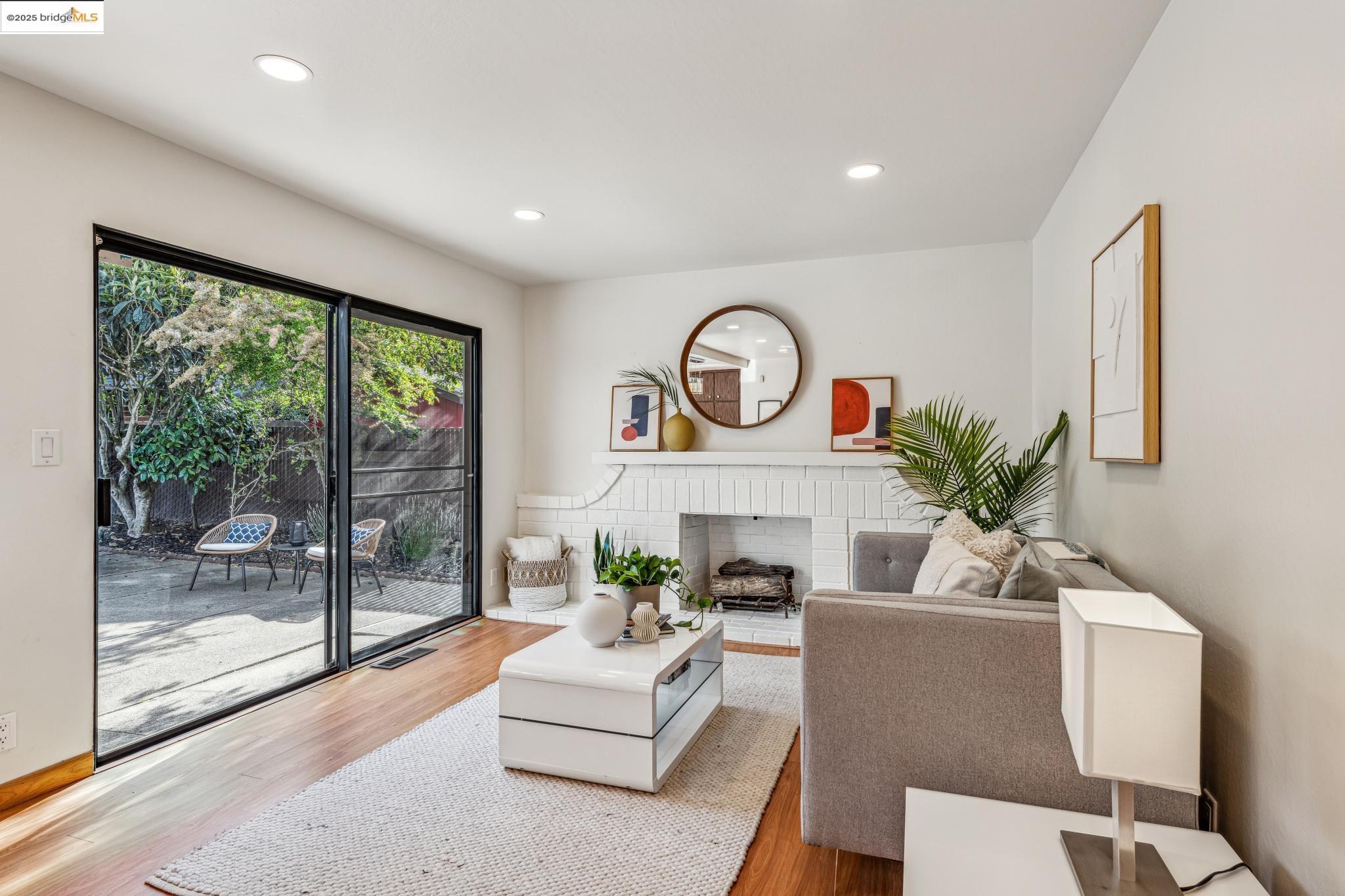 Detail Gallery Image 35 of 59 For 13185 Clairepointe Way, Oakland,  CA 94619 - 4 Beds | 2/1 Baths