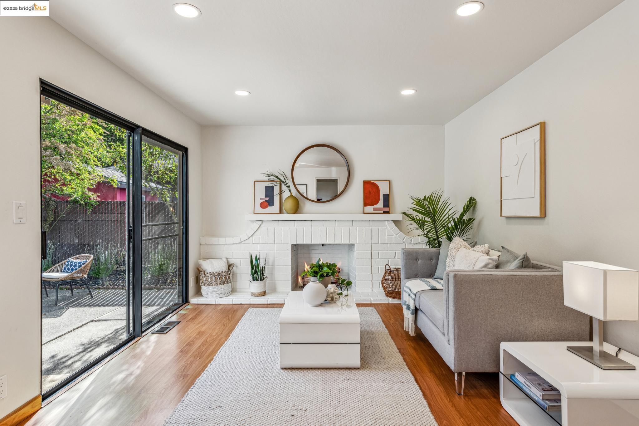 Detail Gallery Image 36 of 59 For 13185 Clairepointe Way, Oakland,  CA 94619 - 4 Beds | 2/1 Baths
