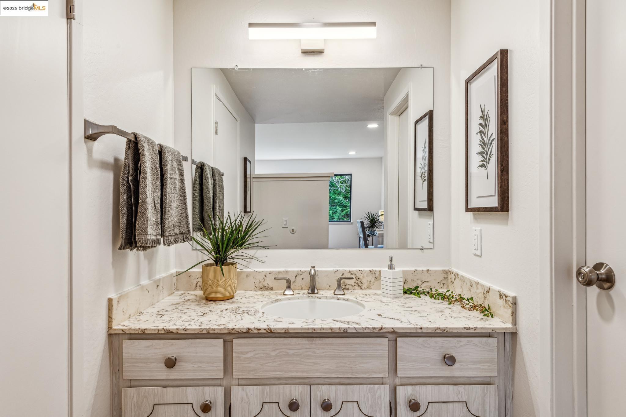 Detail Gallery Image 37 of 59 For 13185 Clairepointe Way, Oakland,  CA 94619 - 4 Beds | 2/1 Baths
