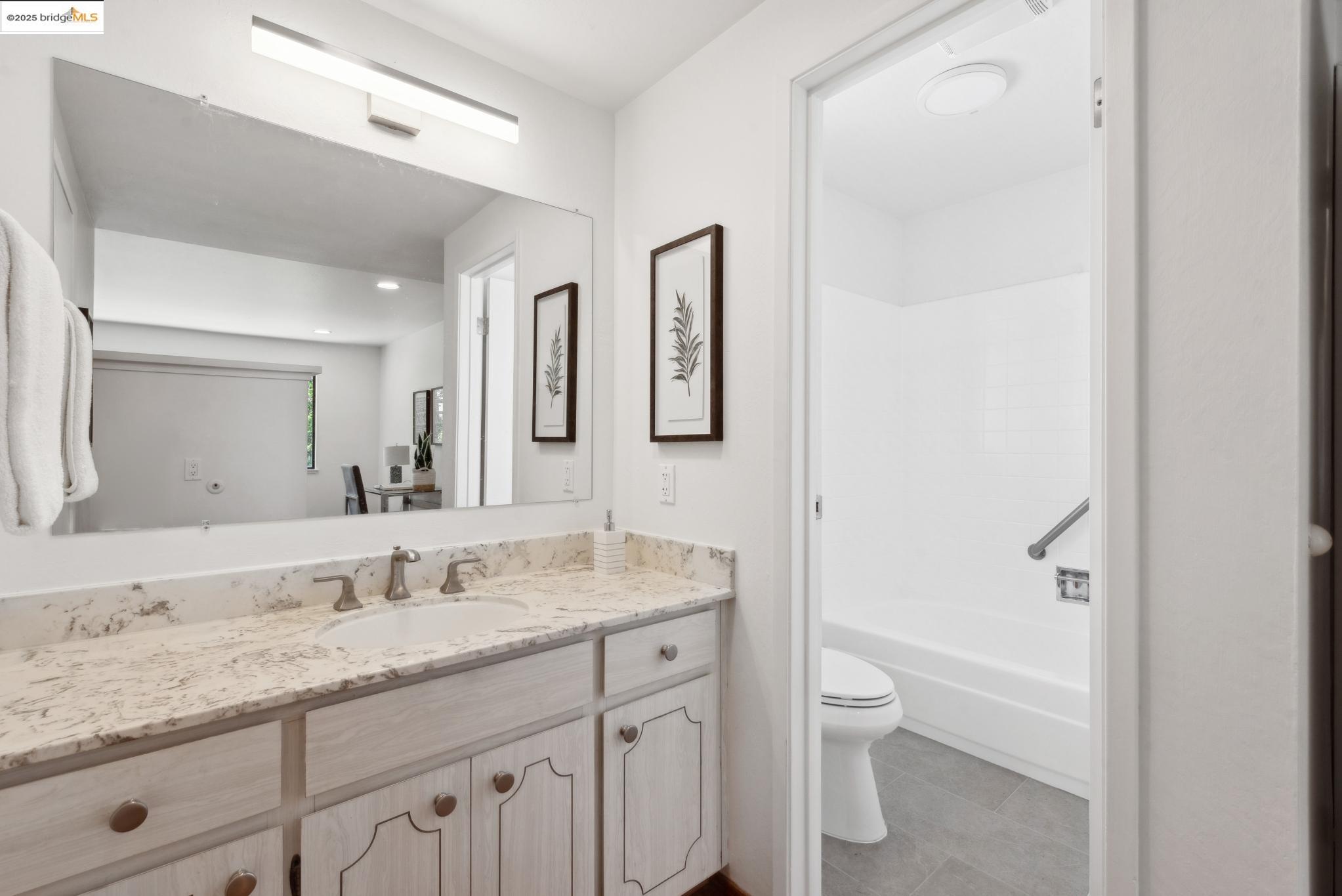 Detail Gallery Image 38 of 59 For 13185 Clairepointe Way, Oakland,  CA 94619 - 4 Beds | 2/1 Baths