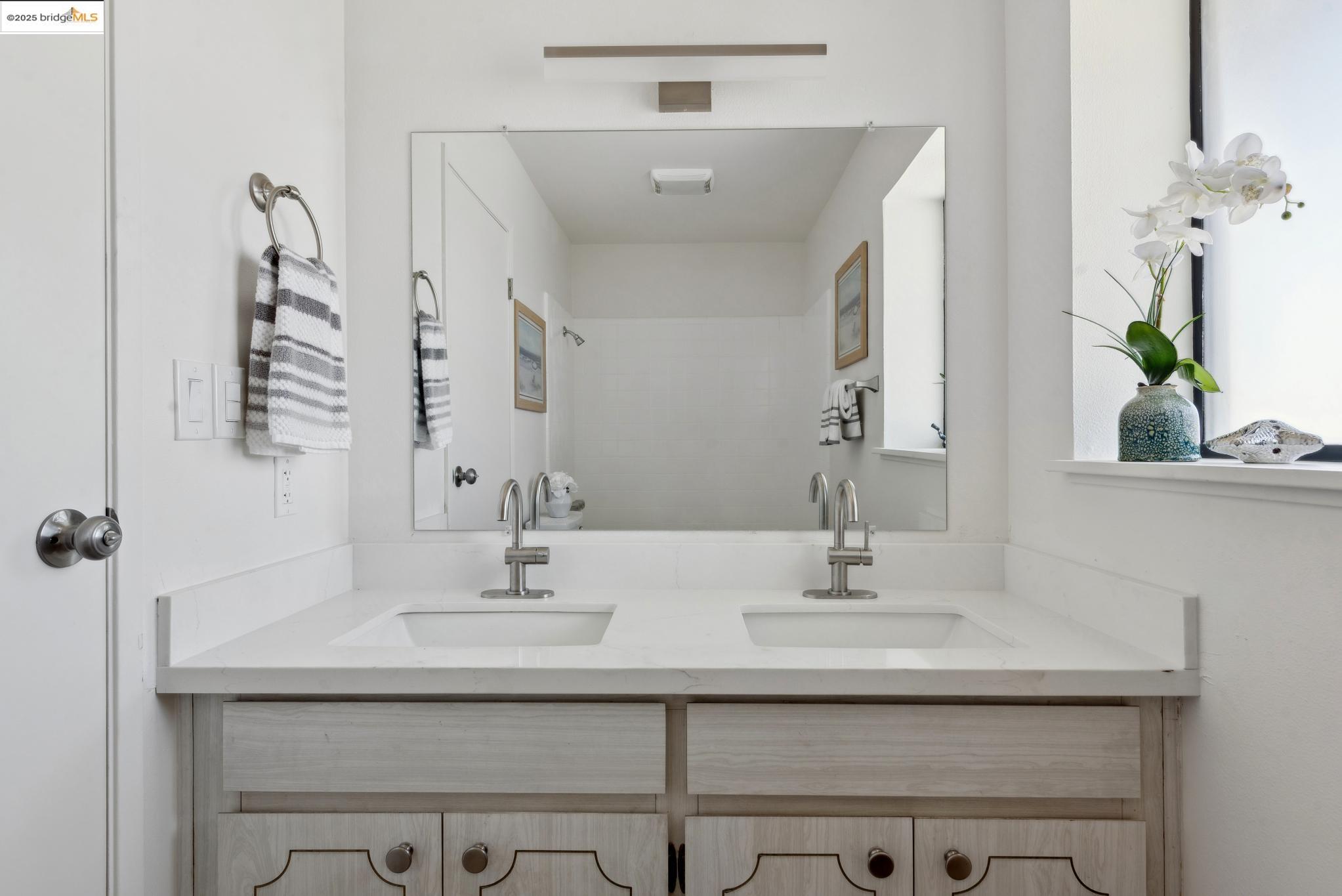 Detail Gallery Image 43 of 59 For 13185 Clairepointe Way, Oakland,  CA 94619 - 4 Beds | 2/1 Baths