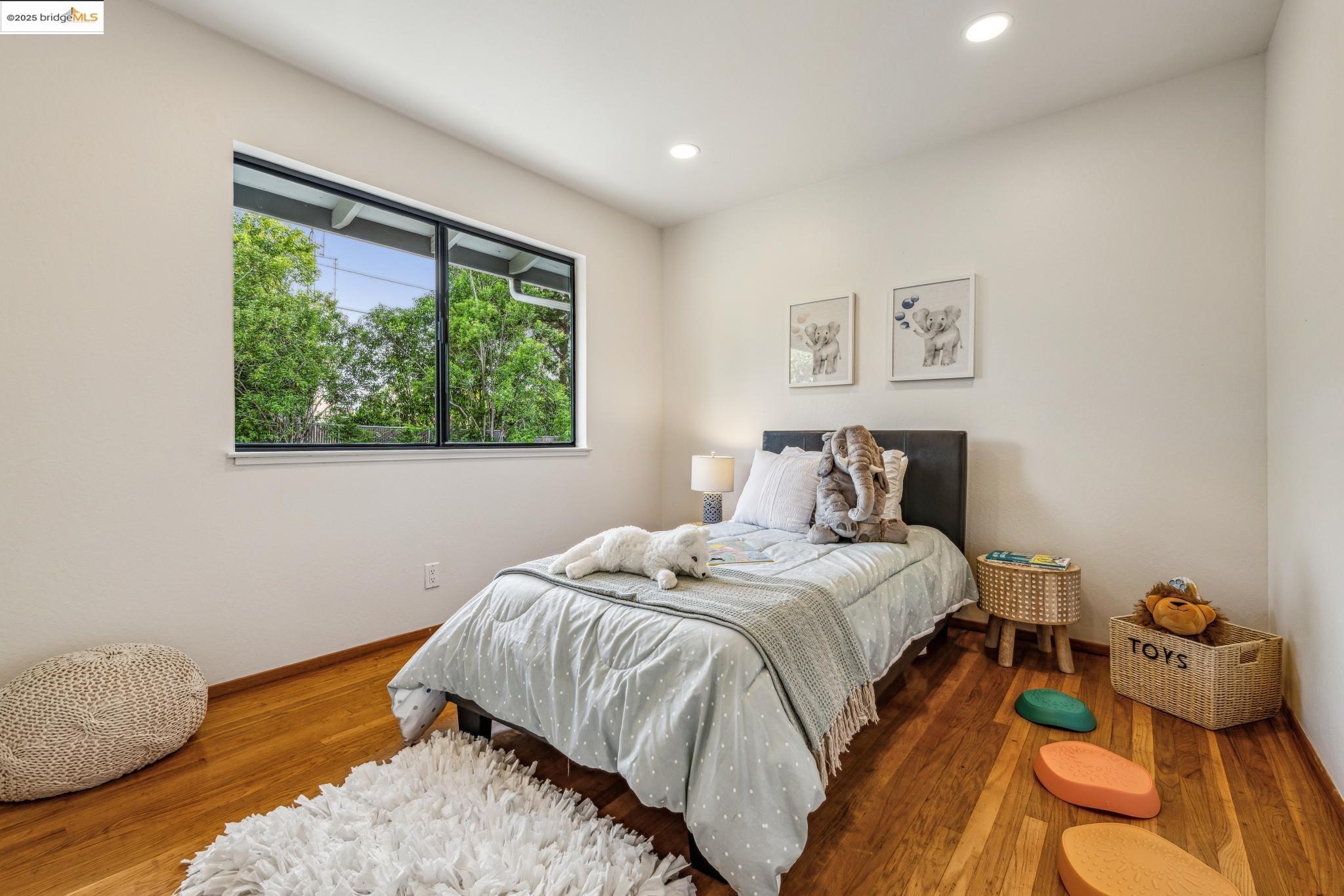 Detail Gallery Image 44 of 59 For 13185 Clairepointe Way, Oakland,  CA 94619 - 4 Beds | 2/1 Baths
