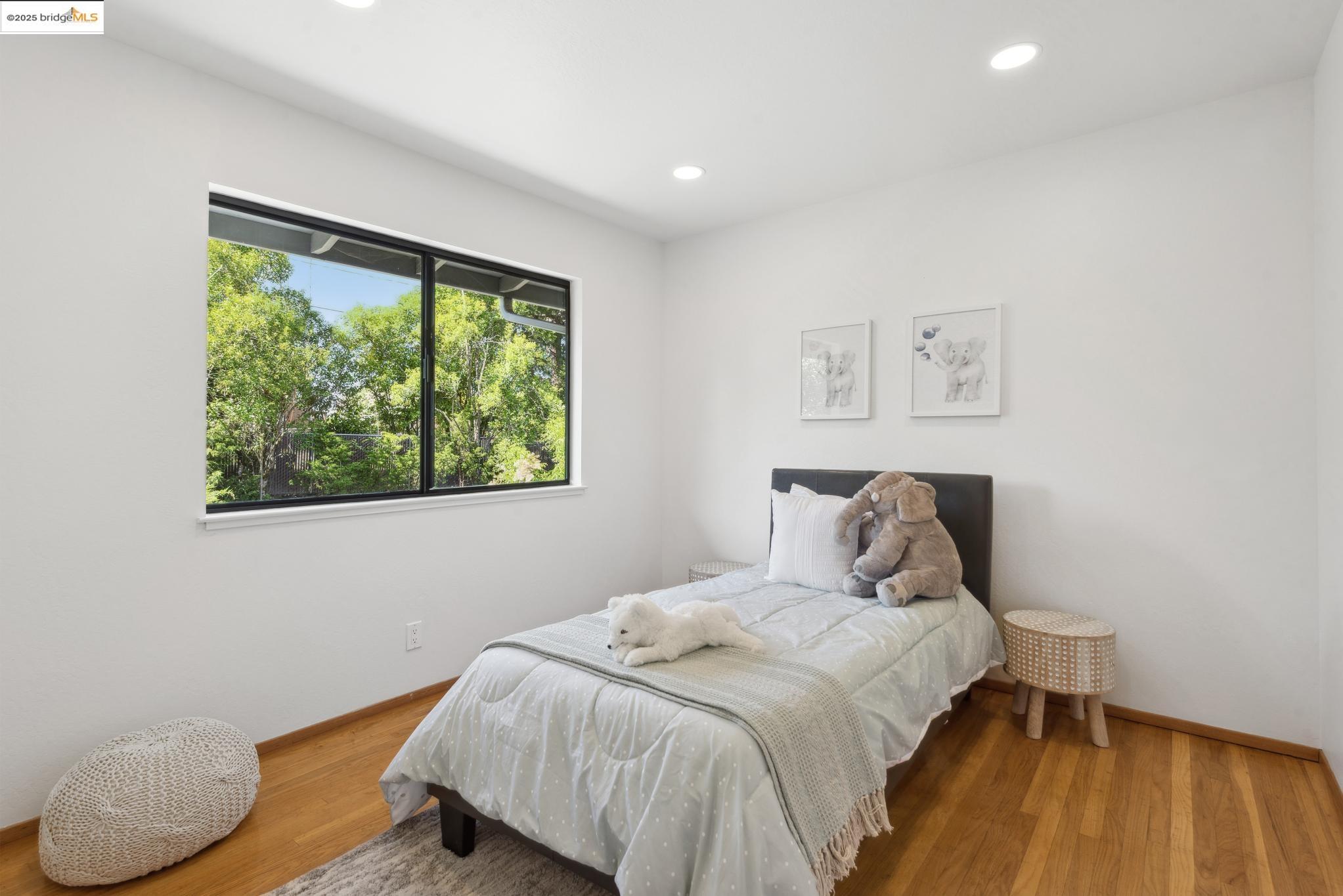 Detail Gallery Image 45 of 59 For 13185 Clairepointe Way, Oakland,  CA 94619 - 4 Beds | 2/1 Baths
