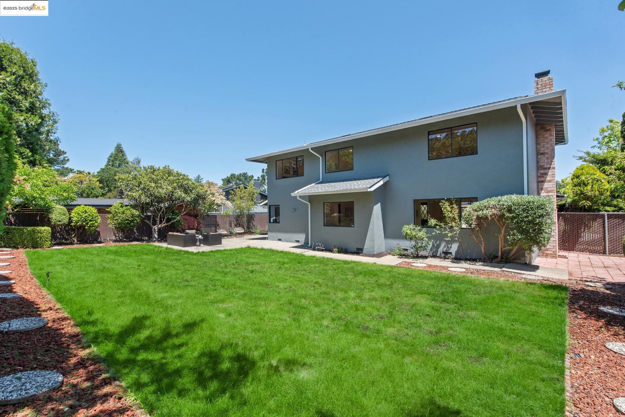 Detail Gallery Image 46 of 59 For 13185 Clairepointe Way, Oakland,  CA 94619 - 4 Beds | 2/1 Baths