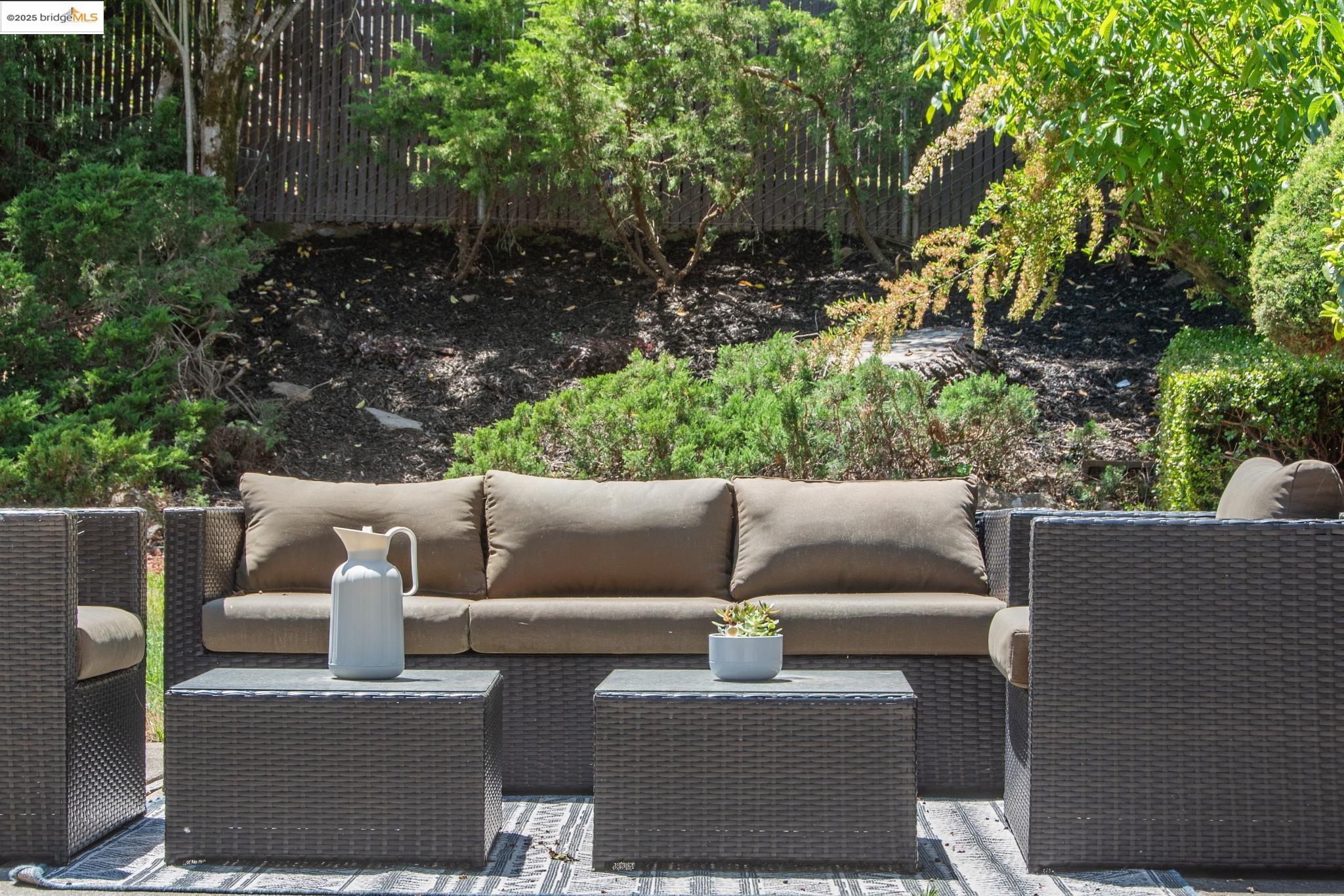 Detail Gallery Image 48 of 59 For 13185 Clairepointe Way, Oakland,  CA 94619 - 4 Beds | 2/1 Baths