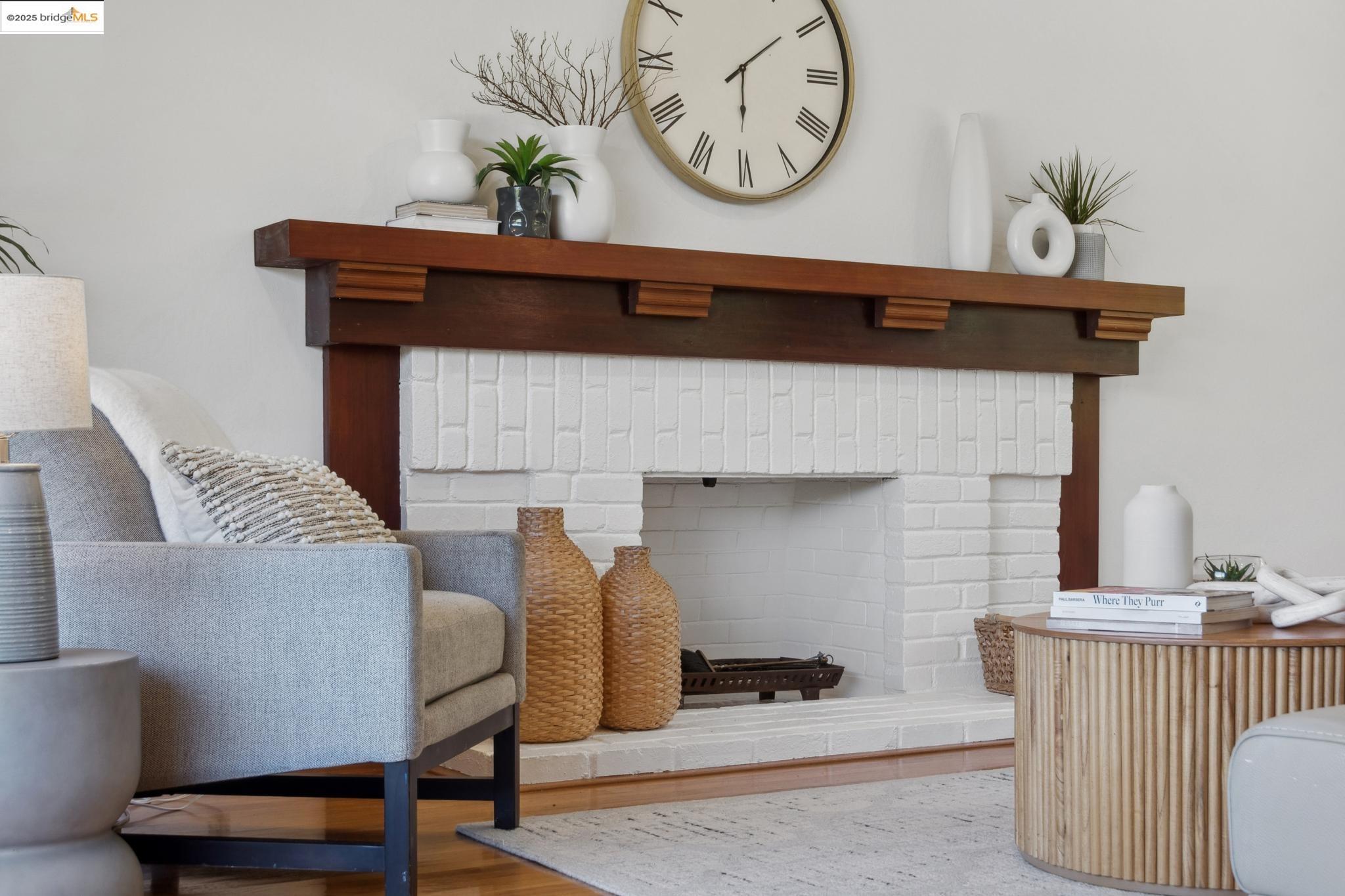 Detail Gallery Image 7 of 59 For 13185 Clairepointe Way, Oakland,  CA 94619 - 4 Beds | 2/1 Baths