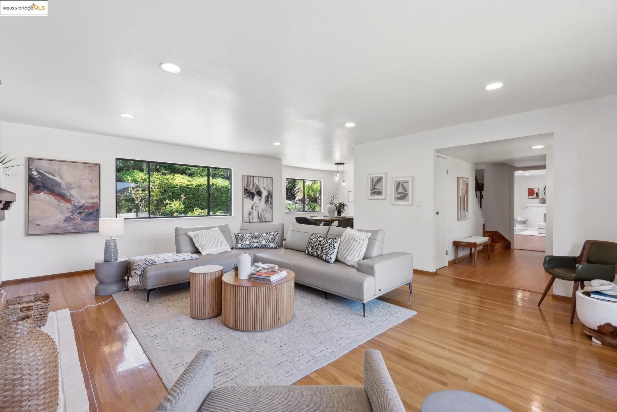 Detail Gallery Image 8 of 59 For 13185 Clairepointe Way, Oakland,  CA 94619 - 4 Beds | 2/1 Baths