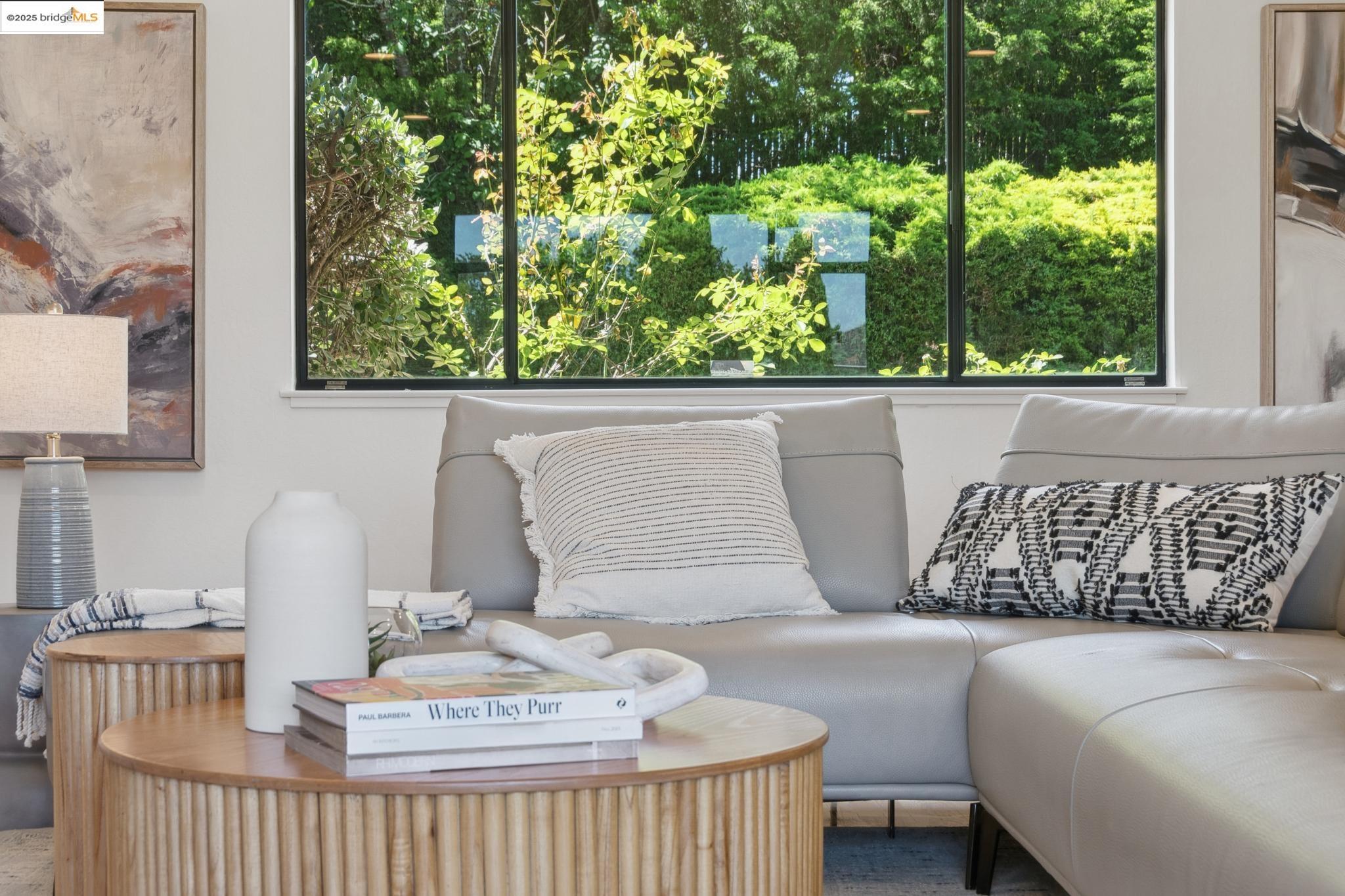 Detail Gallery Image 9 of 59 For 13185 Clairepointe Way, Oakland,  CA 94619 - 4 Beds | 2/1 Baths